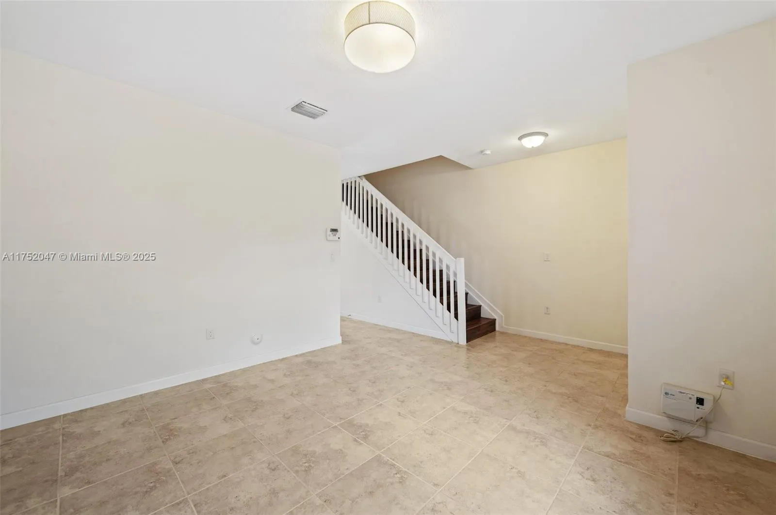 Miami, Florida 33196, United States, 2 Bedrooms Bedrooms, ,3 BathroomsBathrooms,Residential,Pending,83265