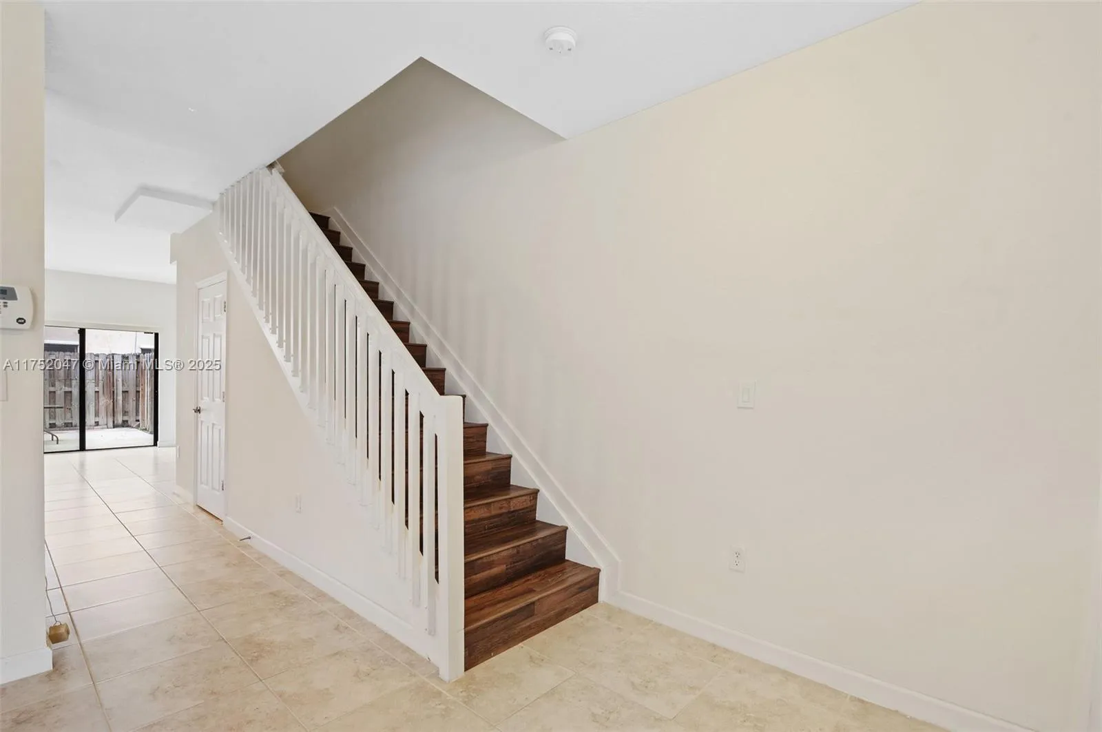 Miami, Florida 33196, United States, 2 Bedrooms Bedrooms, ,3 BathroomsBathrooms,Residential,Pending,83265