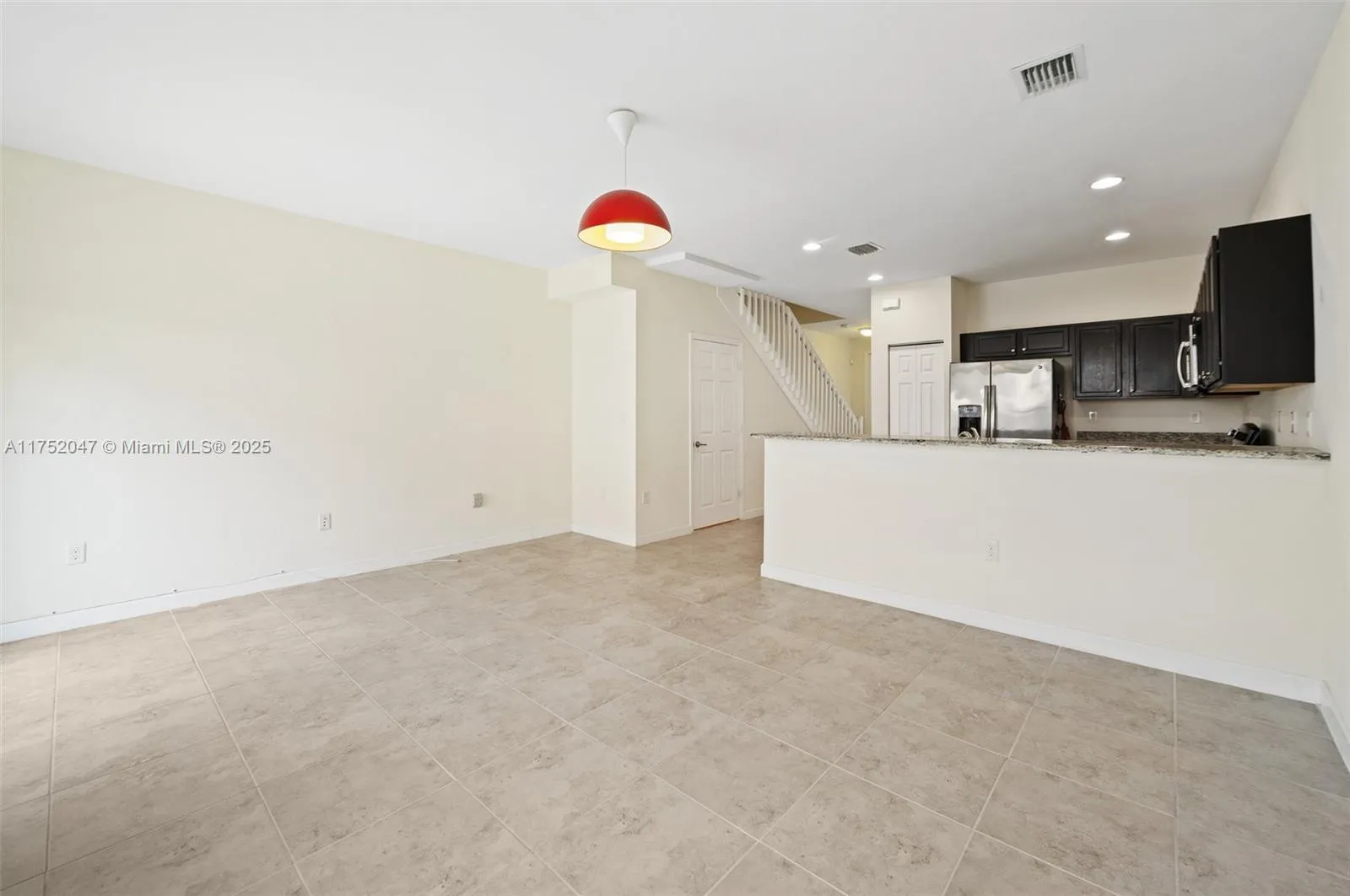 Miami, Florida 33196, United States, 2 Bedrooms Bedrooms, ,3 BathroomsBathrooms,Residential,Pending,83265