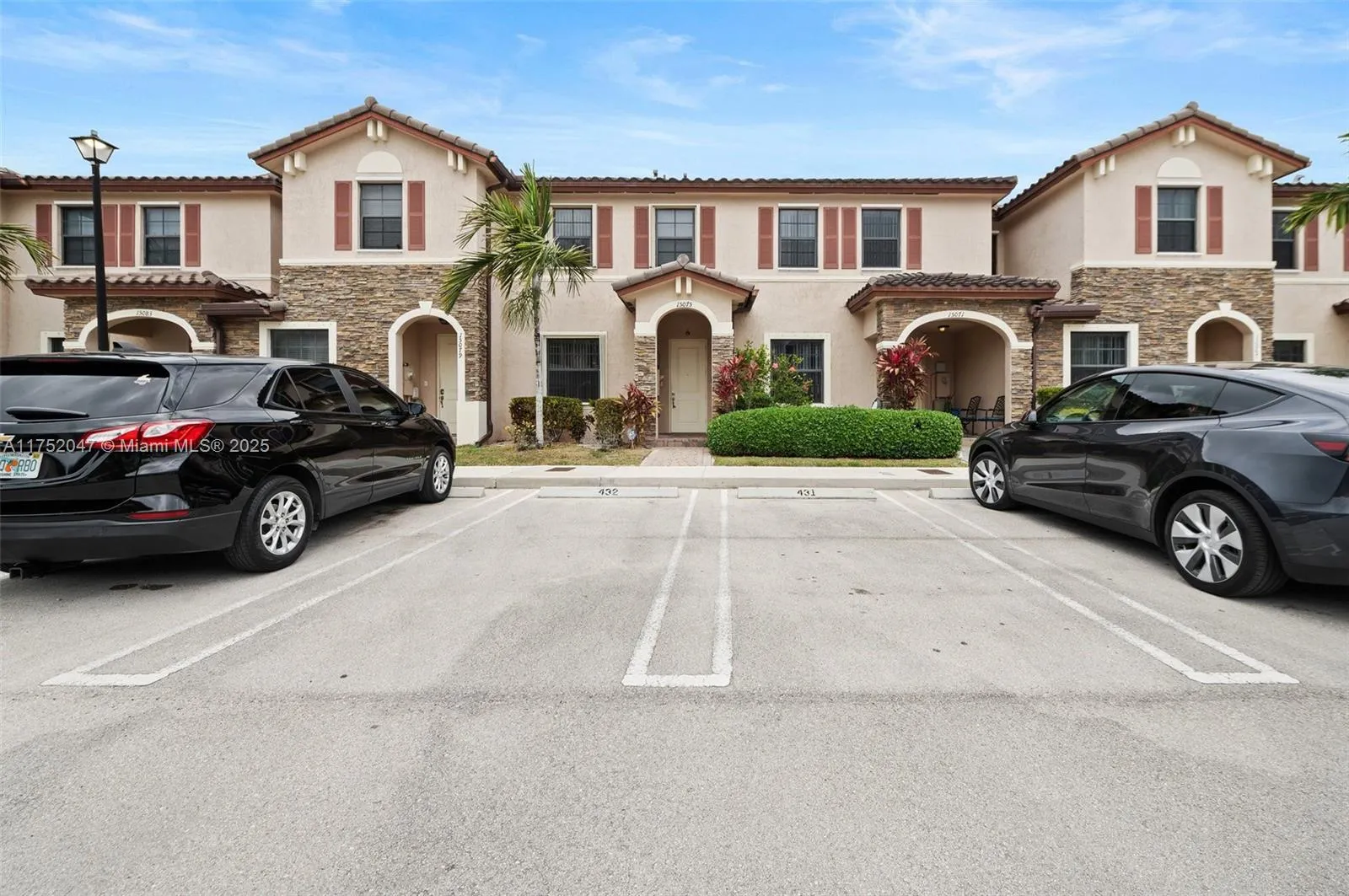 Miami, Florida 33196, United States, 2 Bedrooms Bedrooms, ,3 BathroomsBathrooms,Residential,Pending,83265 Miami, Florida 33196, United States, 2 Bedrooms Bedrooms, ,3 BathroomsBathrooms,Residential,Pending,83265