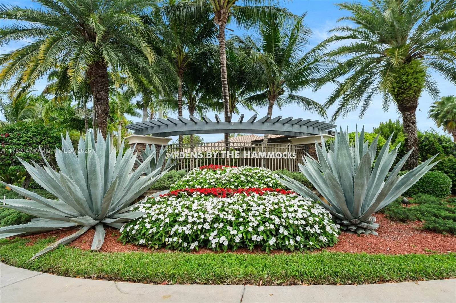 Miami, Florida 33196, United States, 2 Bedrooms Bedrooms, ,3 BathroomsBathrooms,Residential,Pending,83265