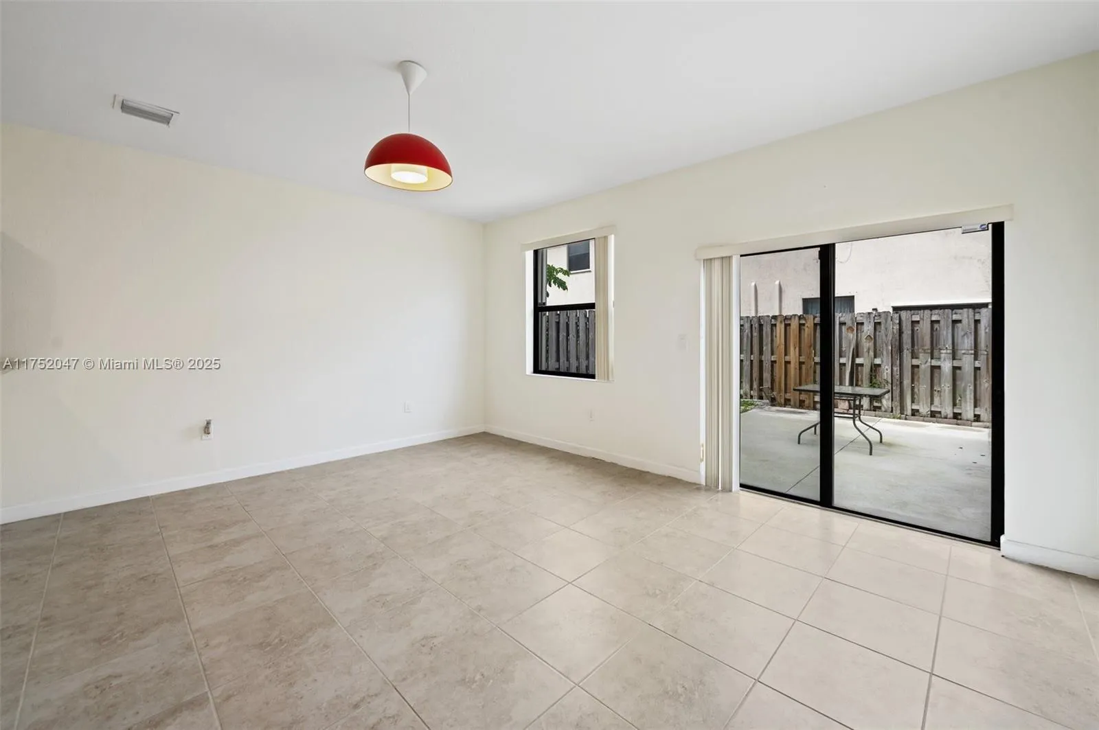 Miami, Florida 33196, United States, 2 Bedrooms Bedrooms, ,3 BathroomsBathrooms,Residential,Pending,83265