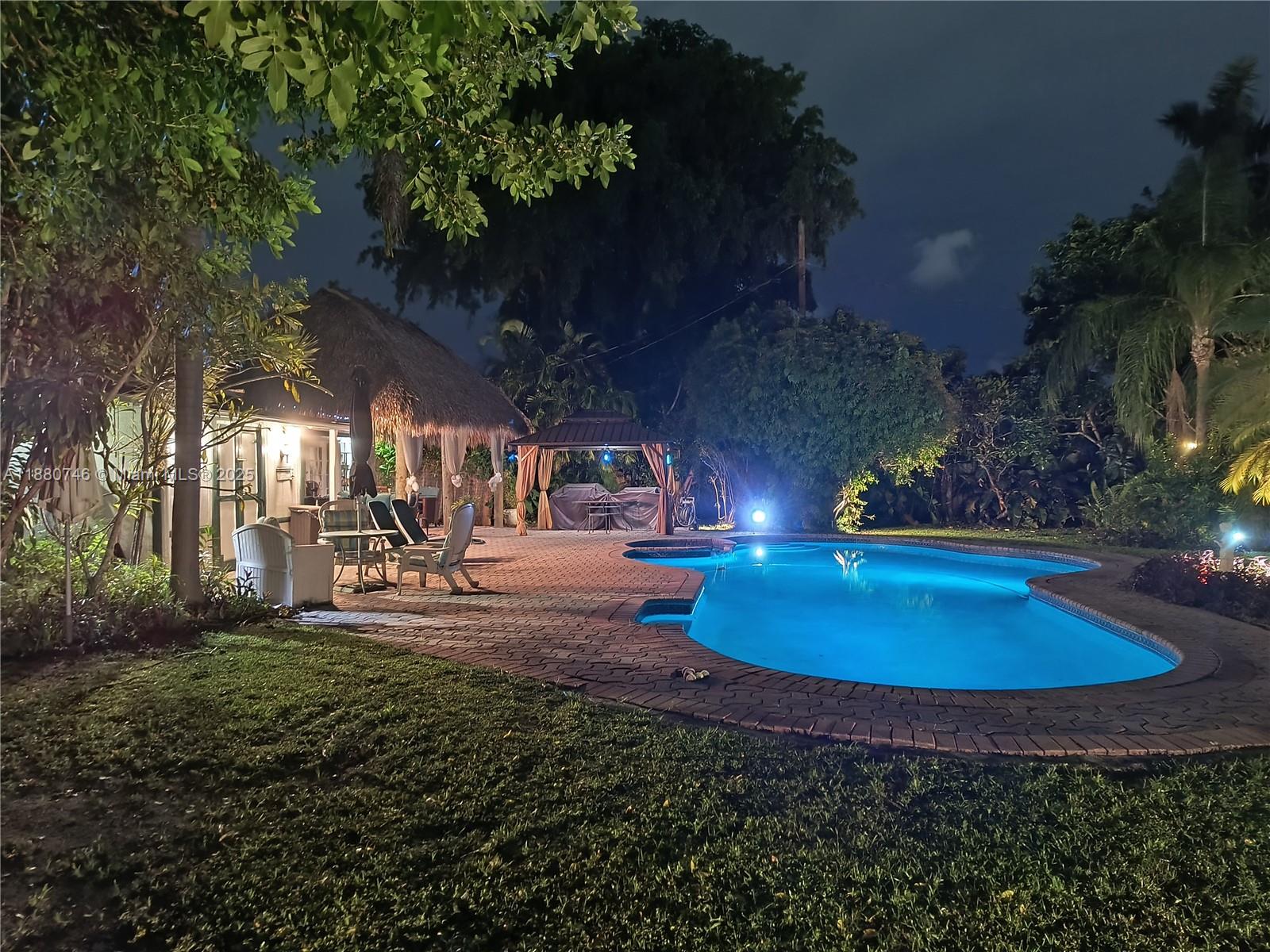 HOLLYWOOD LITTLE RANCHES - Residential