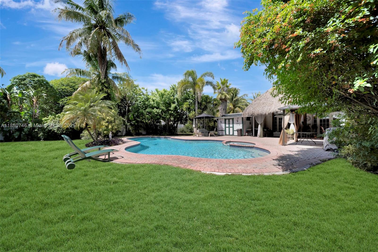 HOLLYWOOD LITTLE RANCHES - Residential