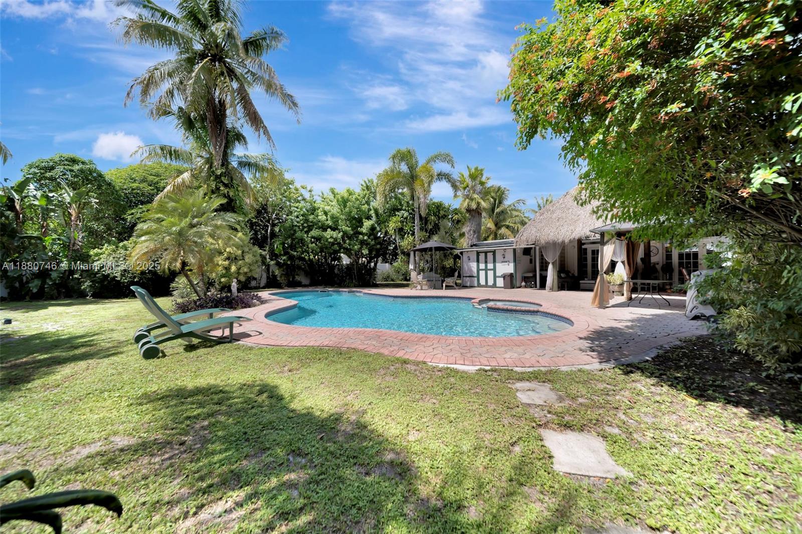 HOLLYWOOD LITTLE RANCHES - Residential