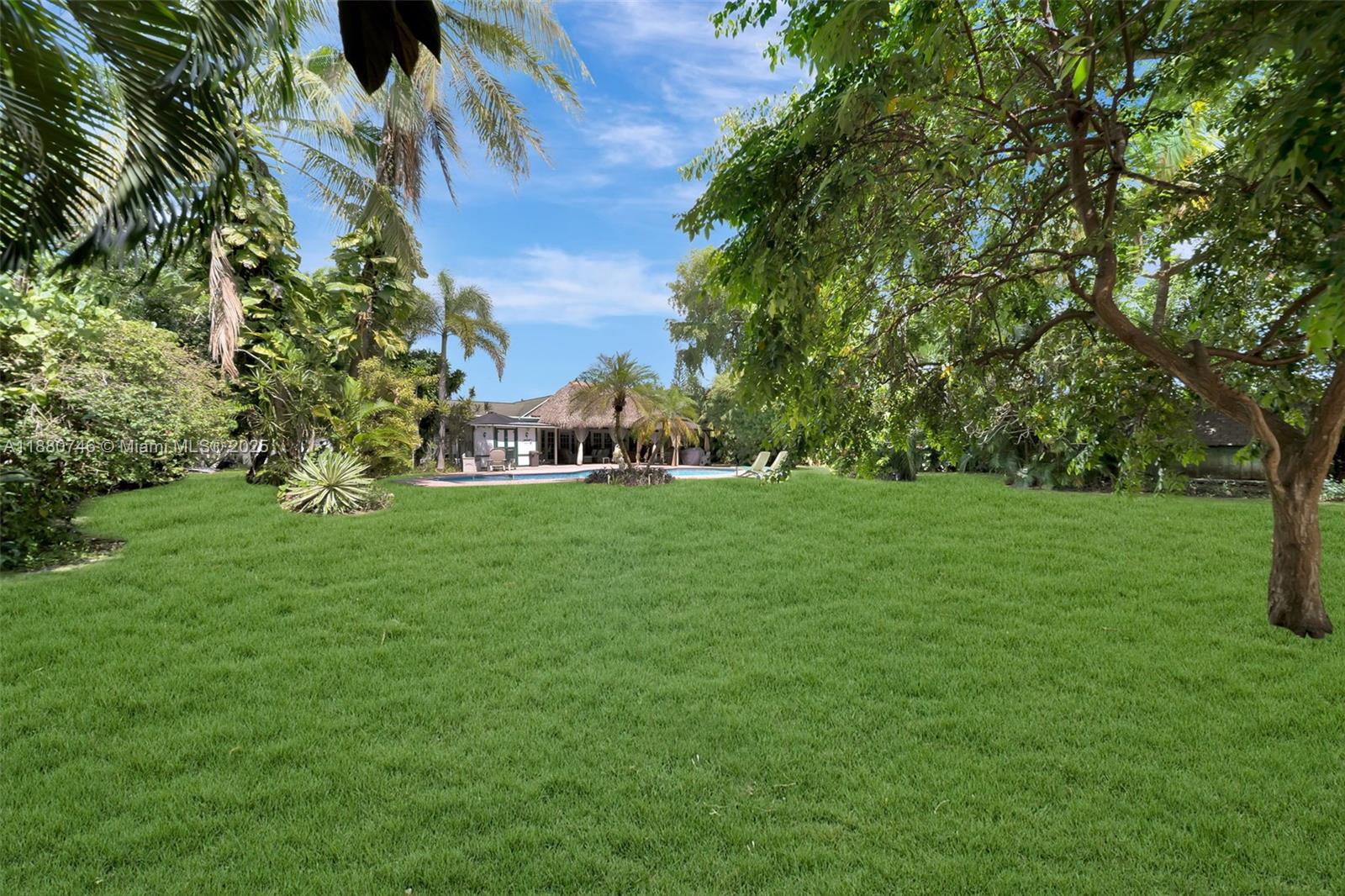 HOLLYWOOD LITTLE RANCHES - Residential