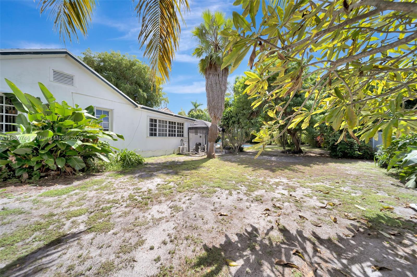 HOLLYWOOD LITTLE RANCHES - Residential