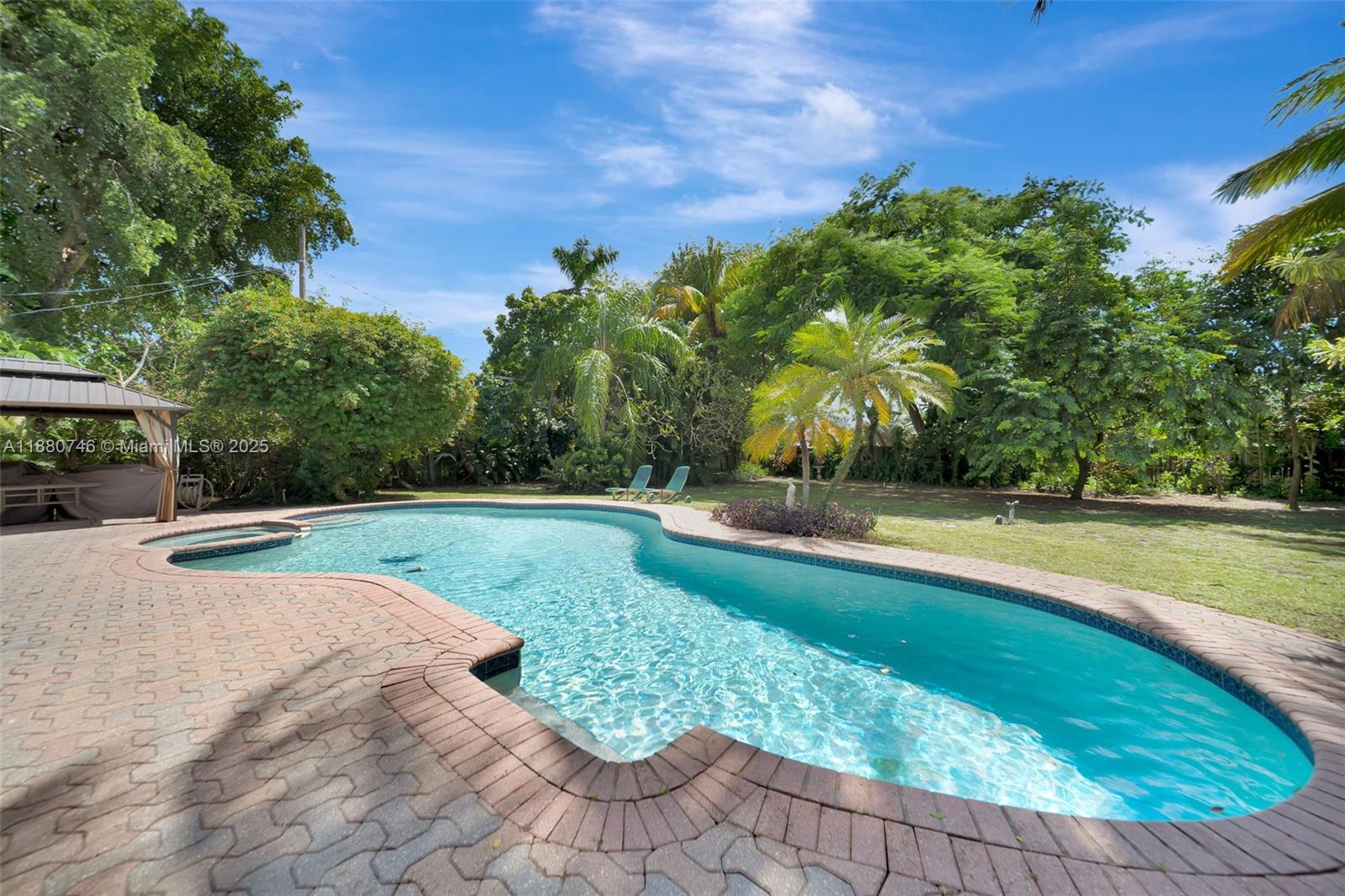 HOLLYWOOD LITTLE RANCHES - Residential