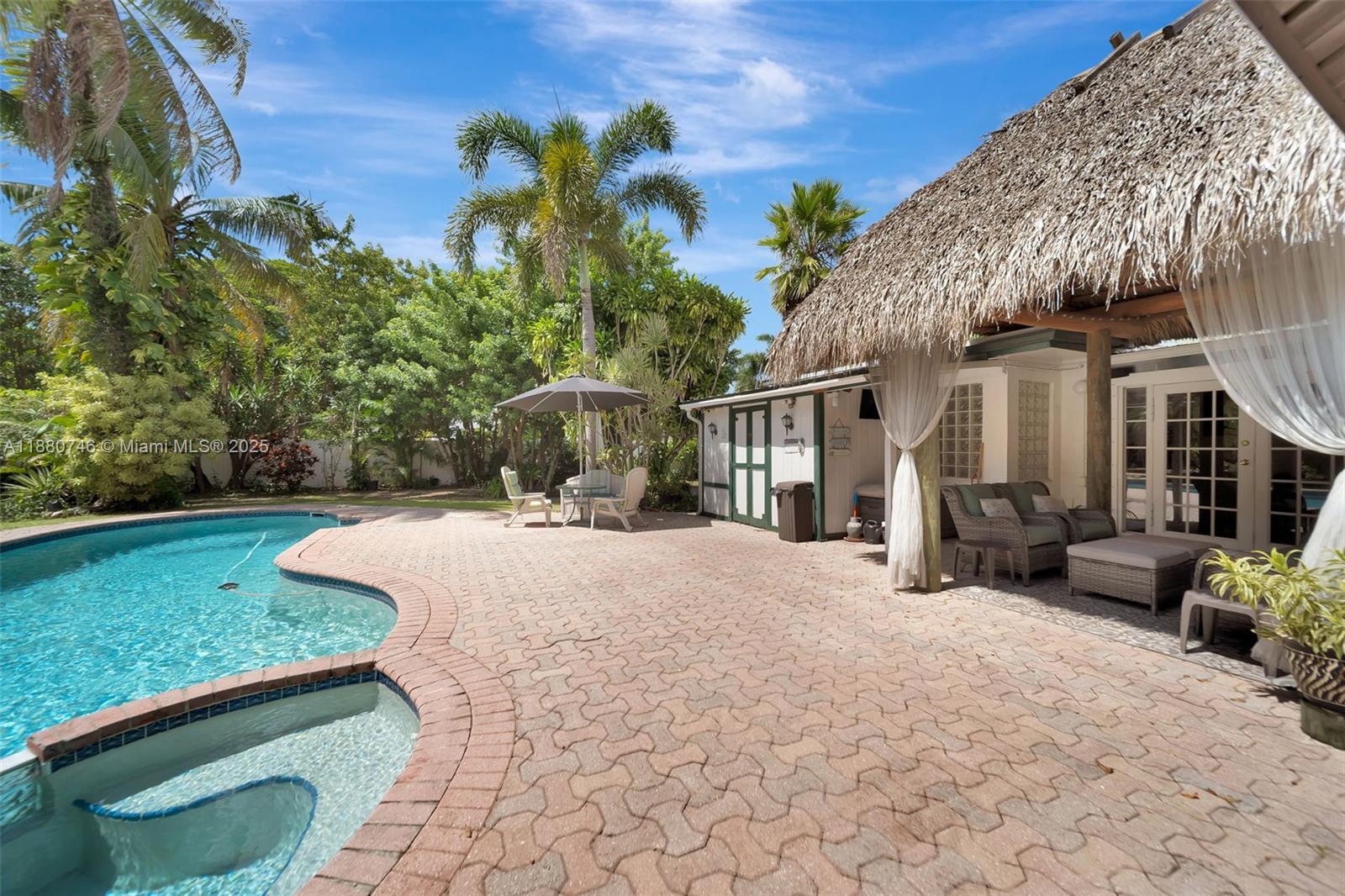 HOLLYWOOD LITTLE RANCHES - Residential