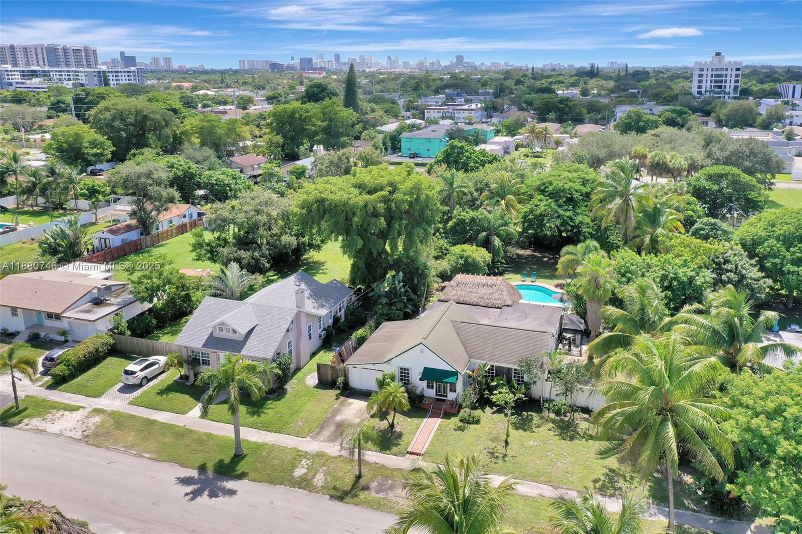 HOLLYWOOD LITTLE RANCHES - Residential