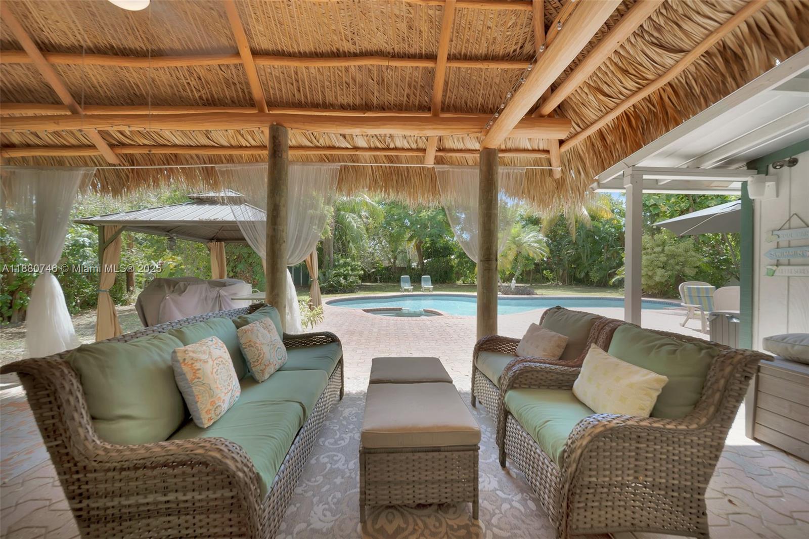 HOLLYWOOD LITTLE RANCHES - Residential