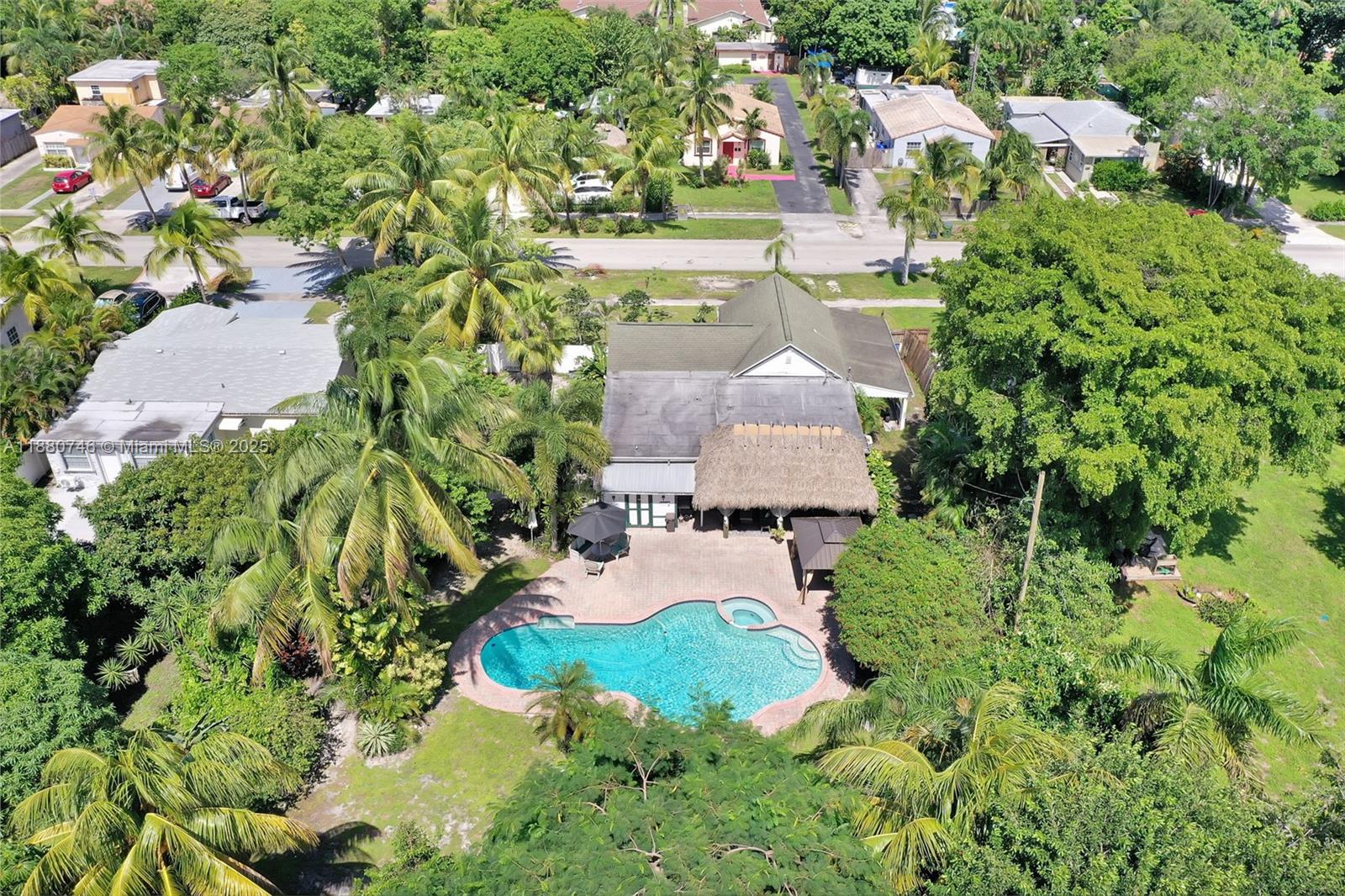 HOLLYWOOD LITTLE RANCHES - Residential