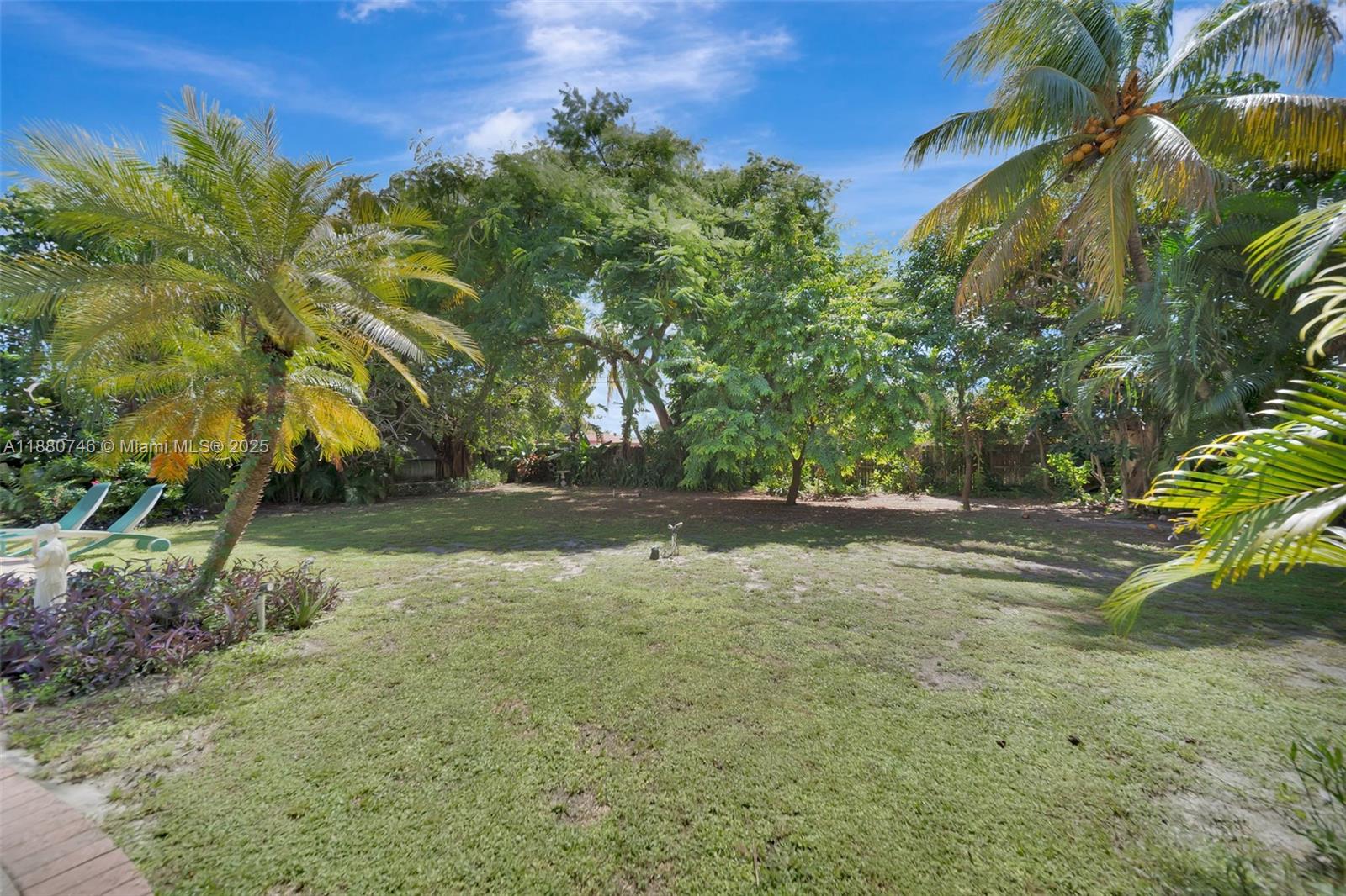 HOLLYWOOD LITTLE RANCHES - Residential