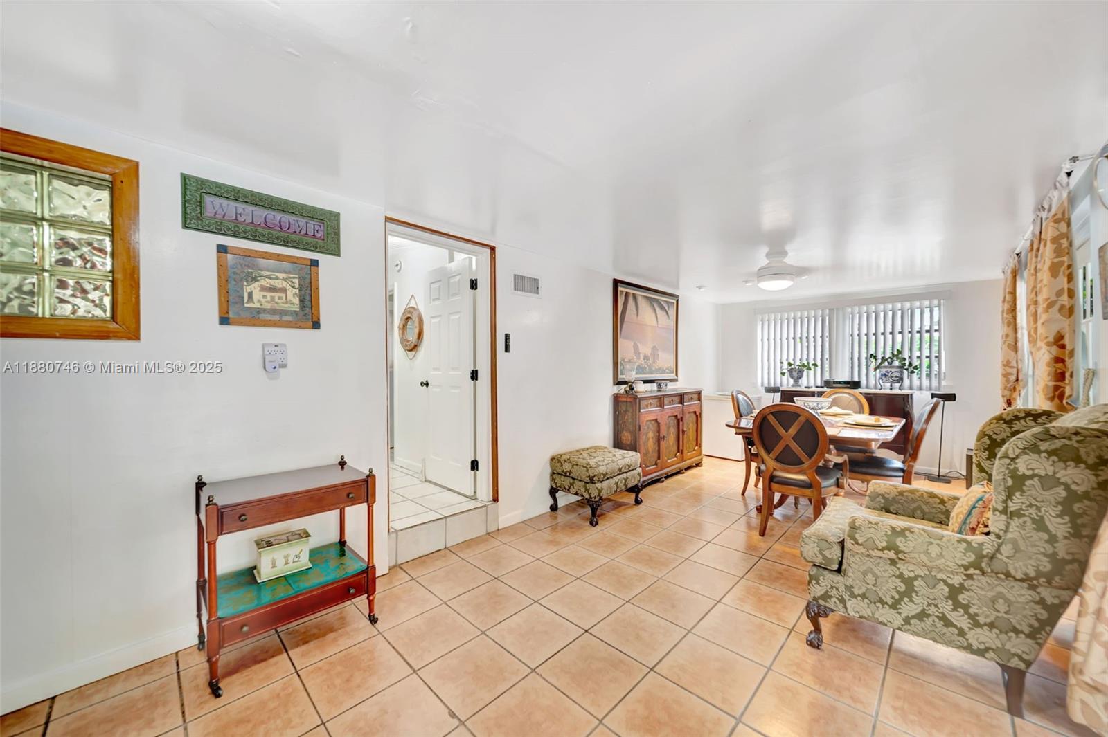 HOLLYWOOD LITTLE RANCHES - Residential