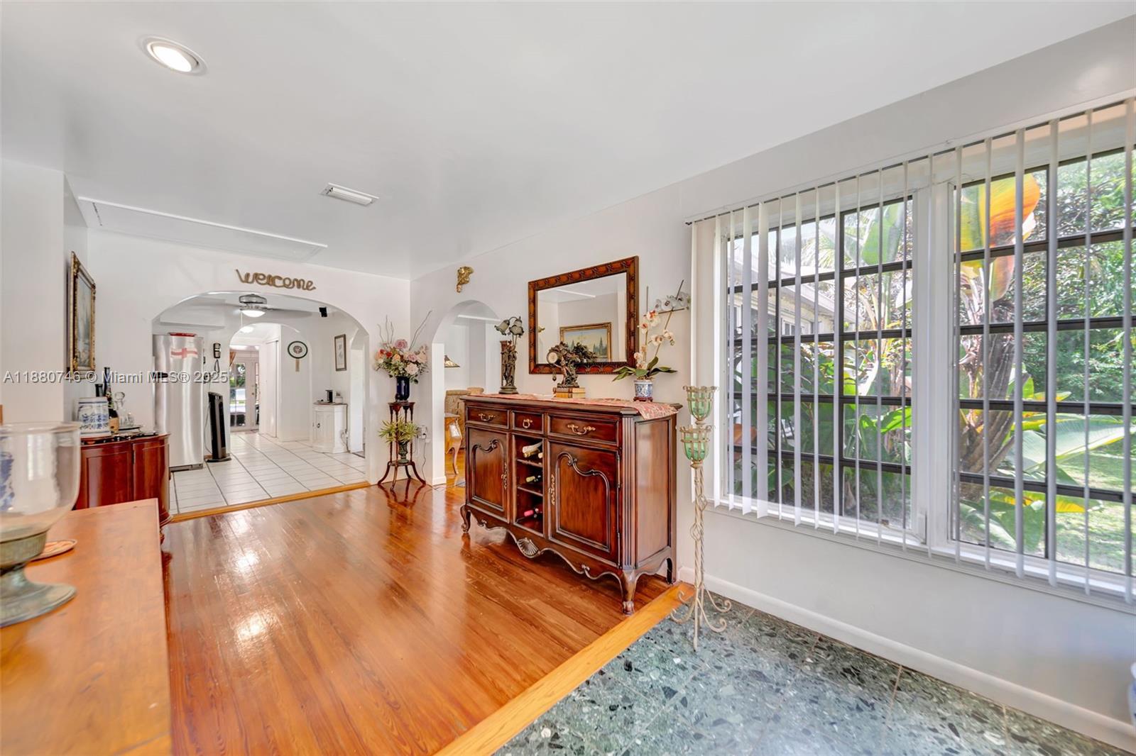 HOLLYWOOD LITTLE RANCHES - Residential