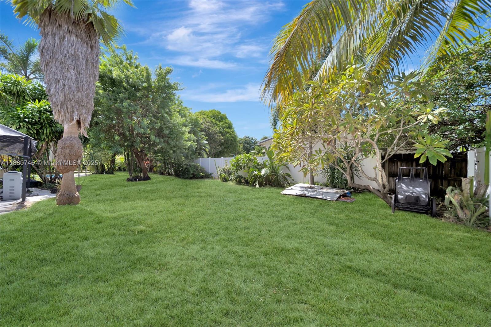 HOLLYWOOD LITTLE RANCHES - Residential