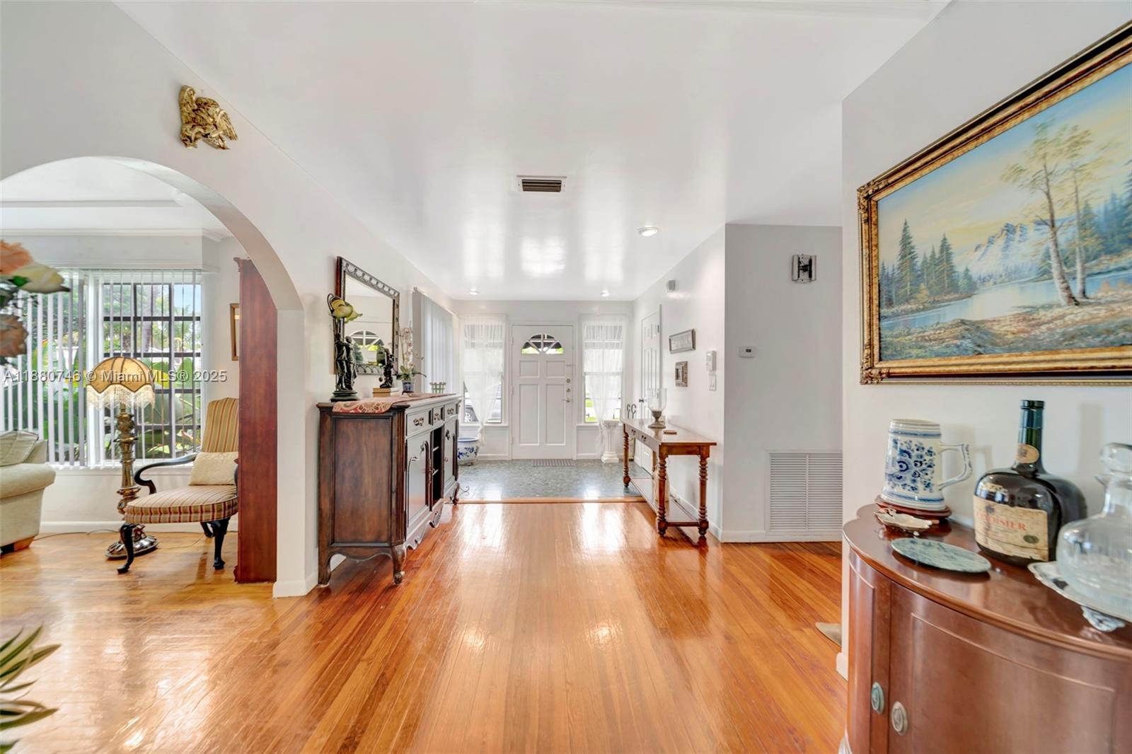 HOLLYWOOD LITTLE RANCHES - Residential