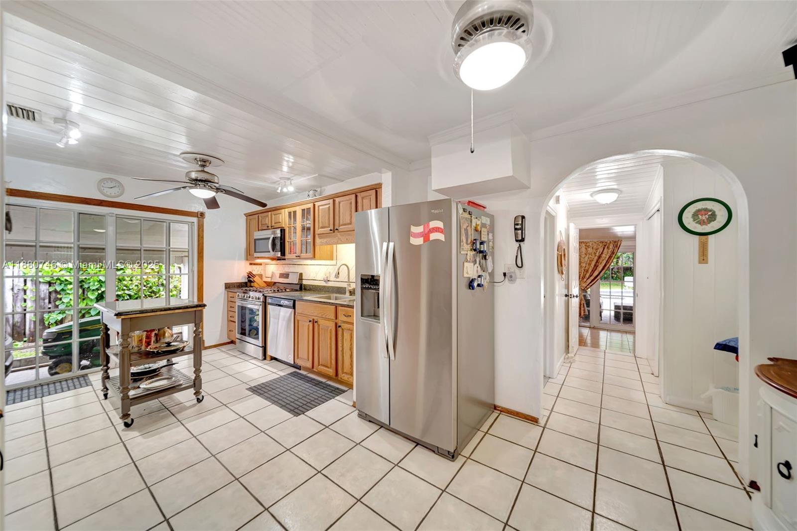 HOLLYWOOD LITTLE RANCHES - Residential