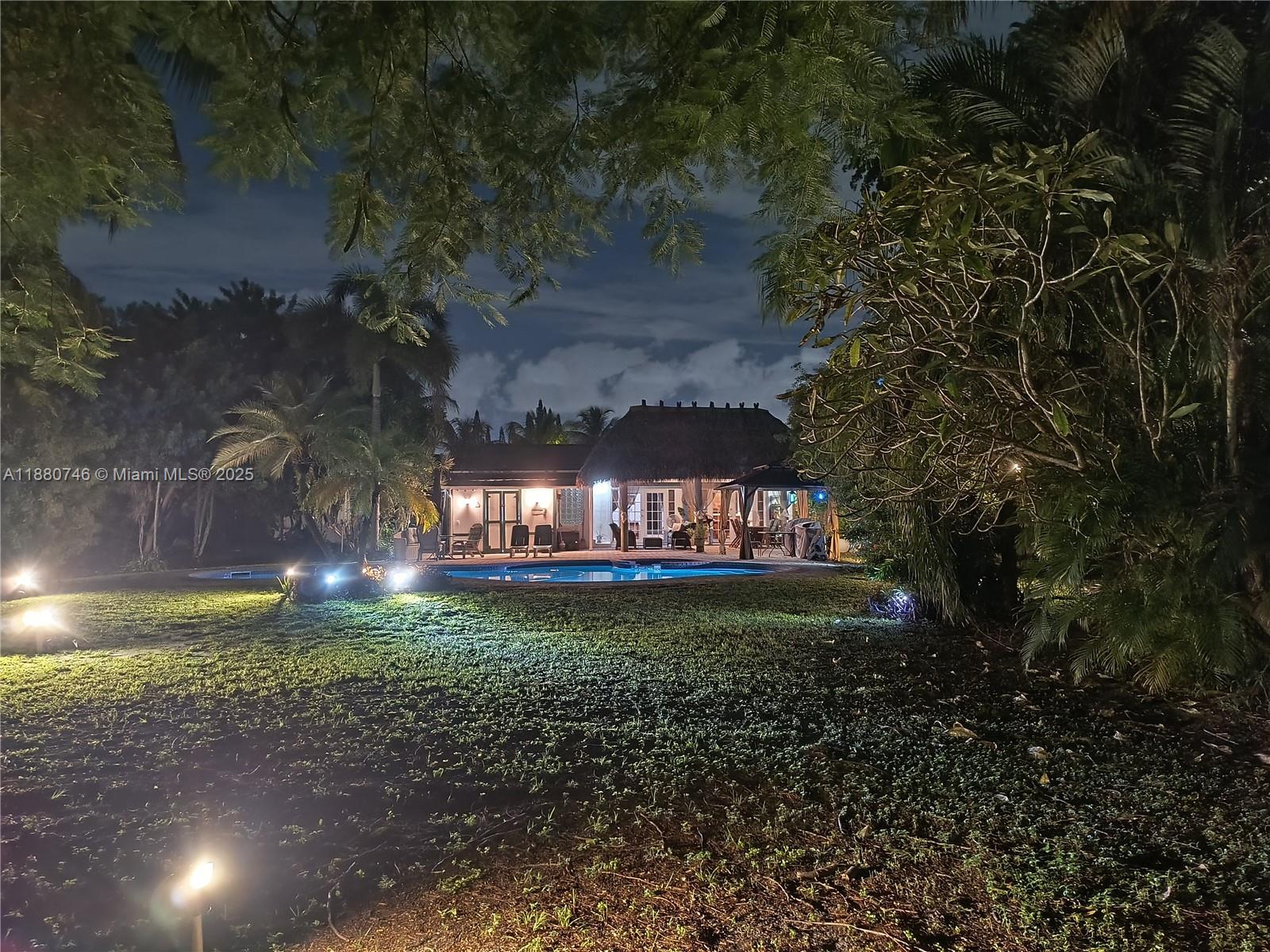 HOLLYWOOD LITTLE RANCHES - Residential