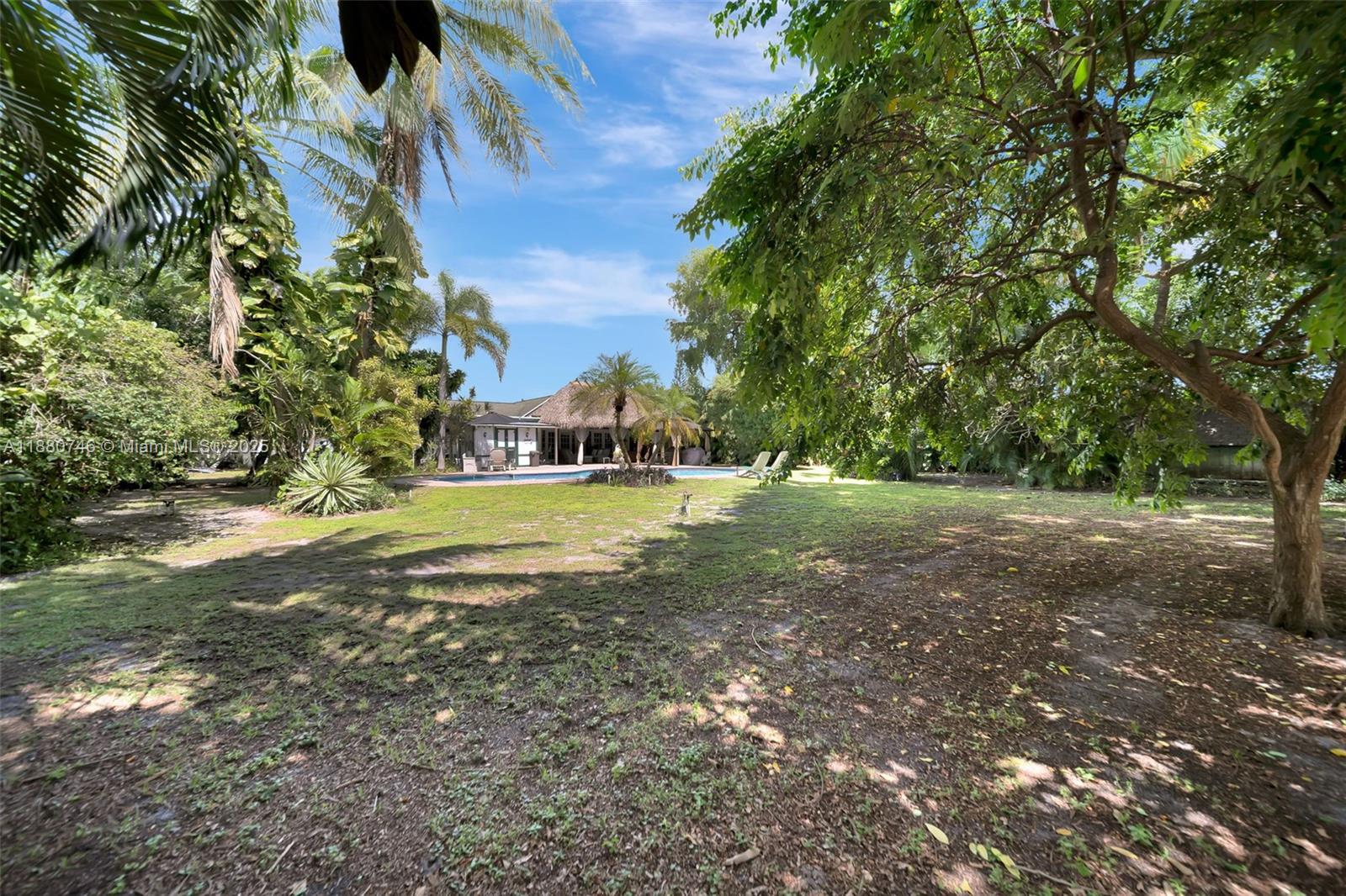 HOLLYWOOD LITTLE RANCHES - Residential