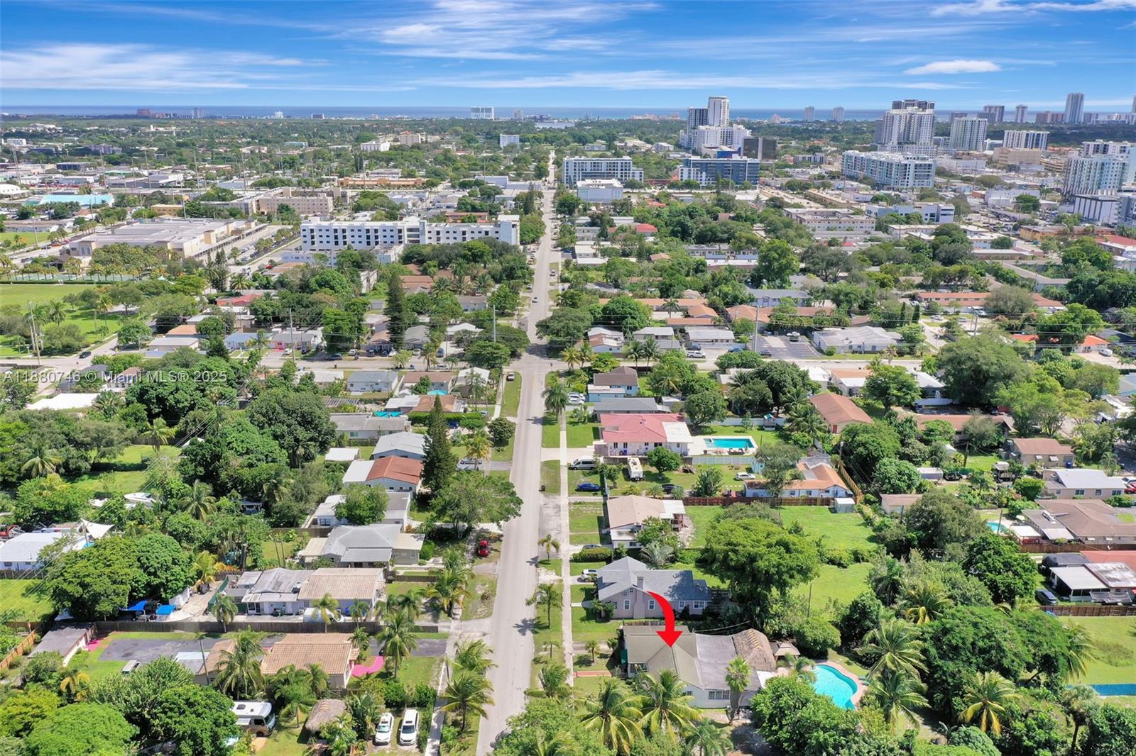 HOLLYWOOD LITTLE RANCHES - Residential