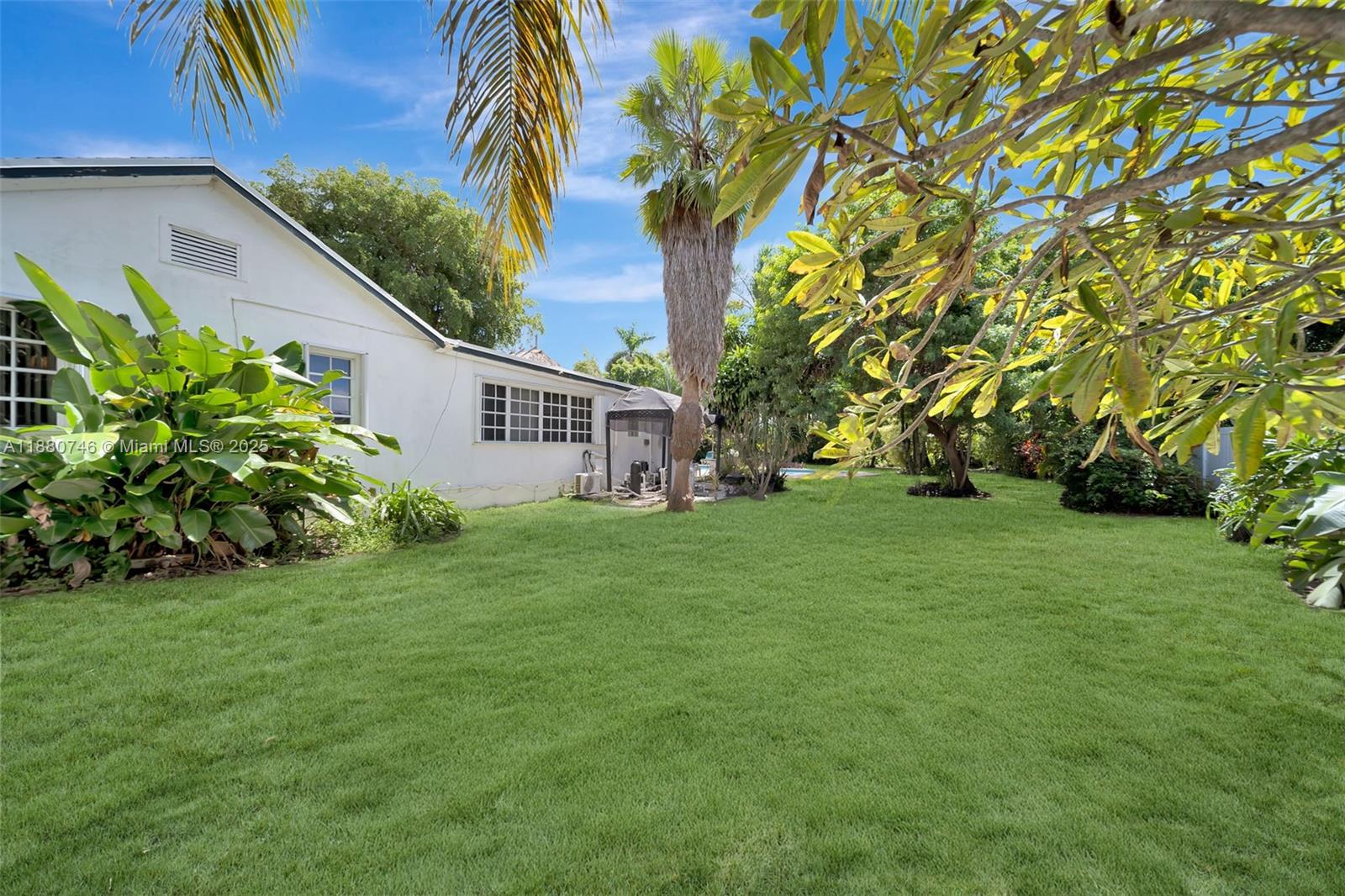 HOLLYWOOD LITTLE RANCHES - Residential