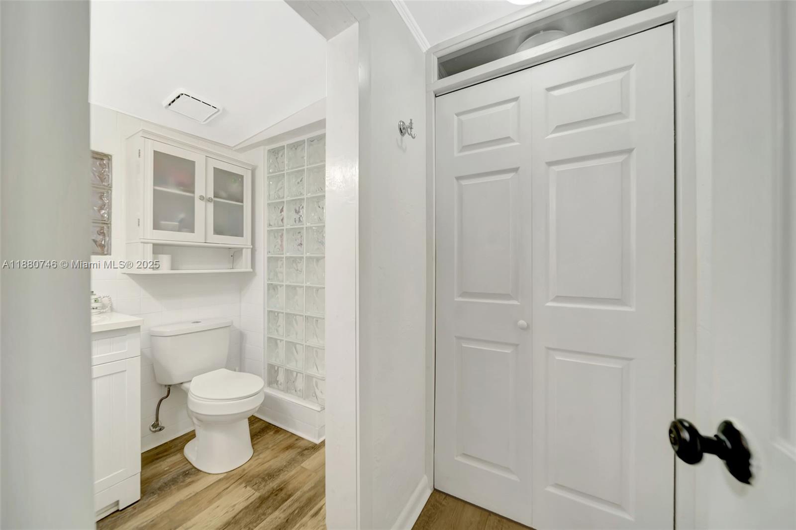 HOLLYWOOD LITTLE RANCHES - Residential