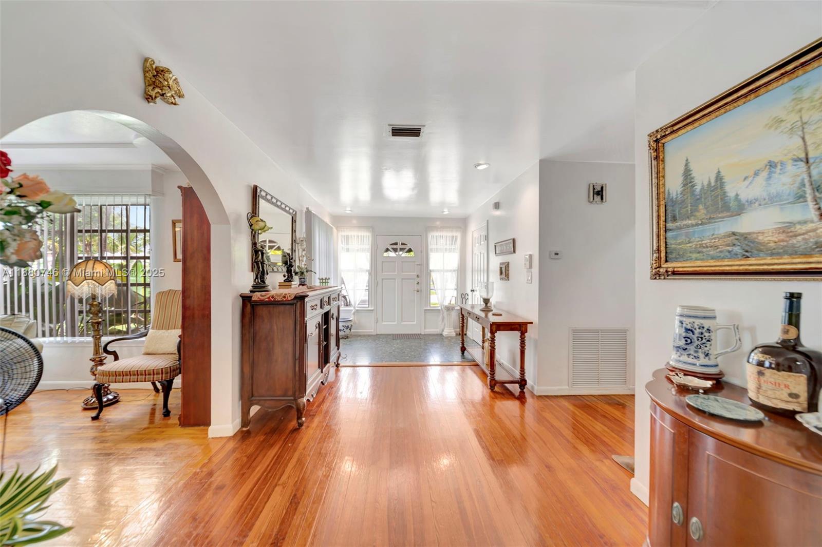 HOLLYWOOD LITTLE RANCHES - Residential