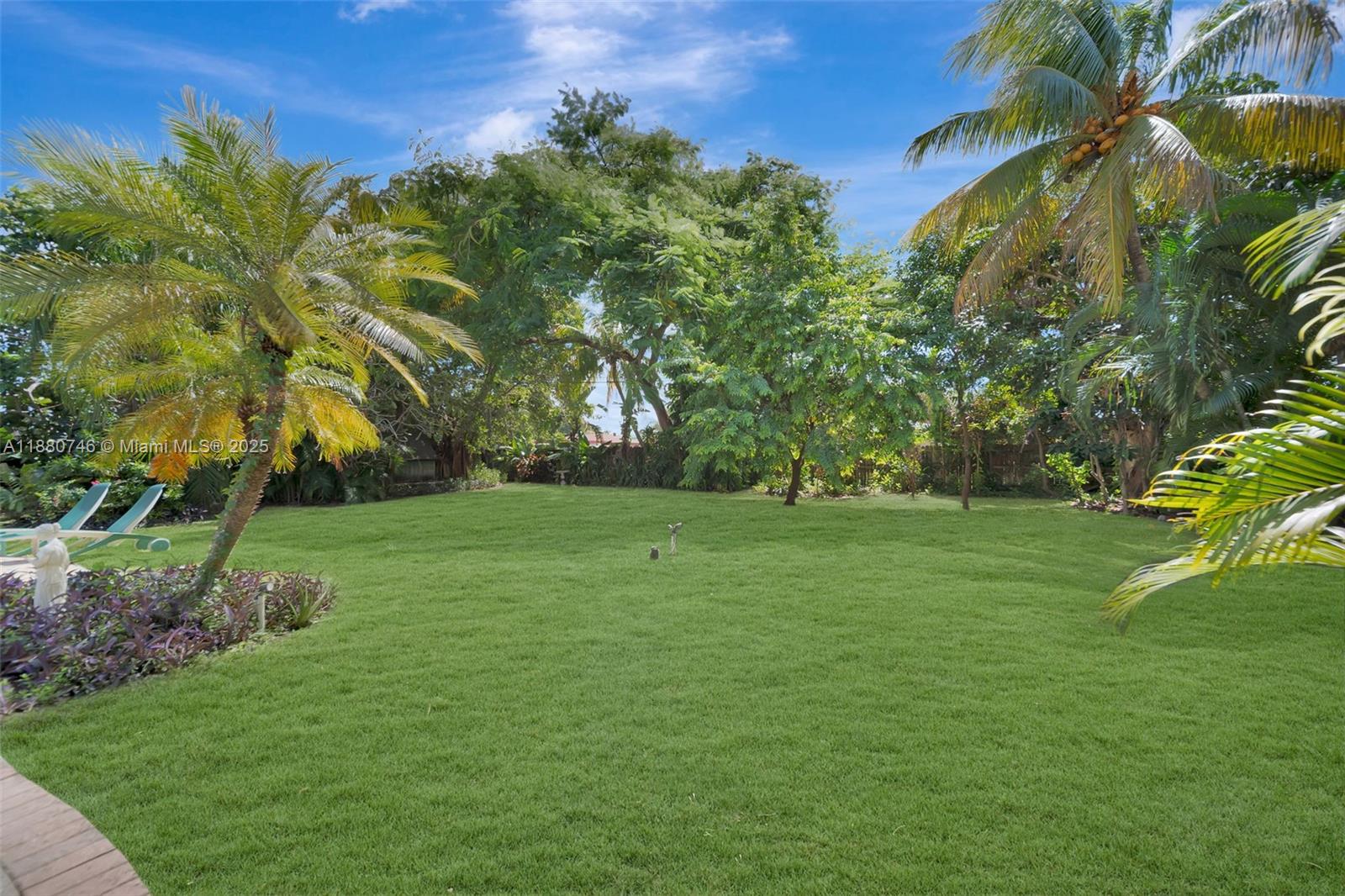 HOLLYWOOD LITTLE RANCHES - Residential