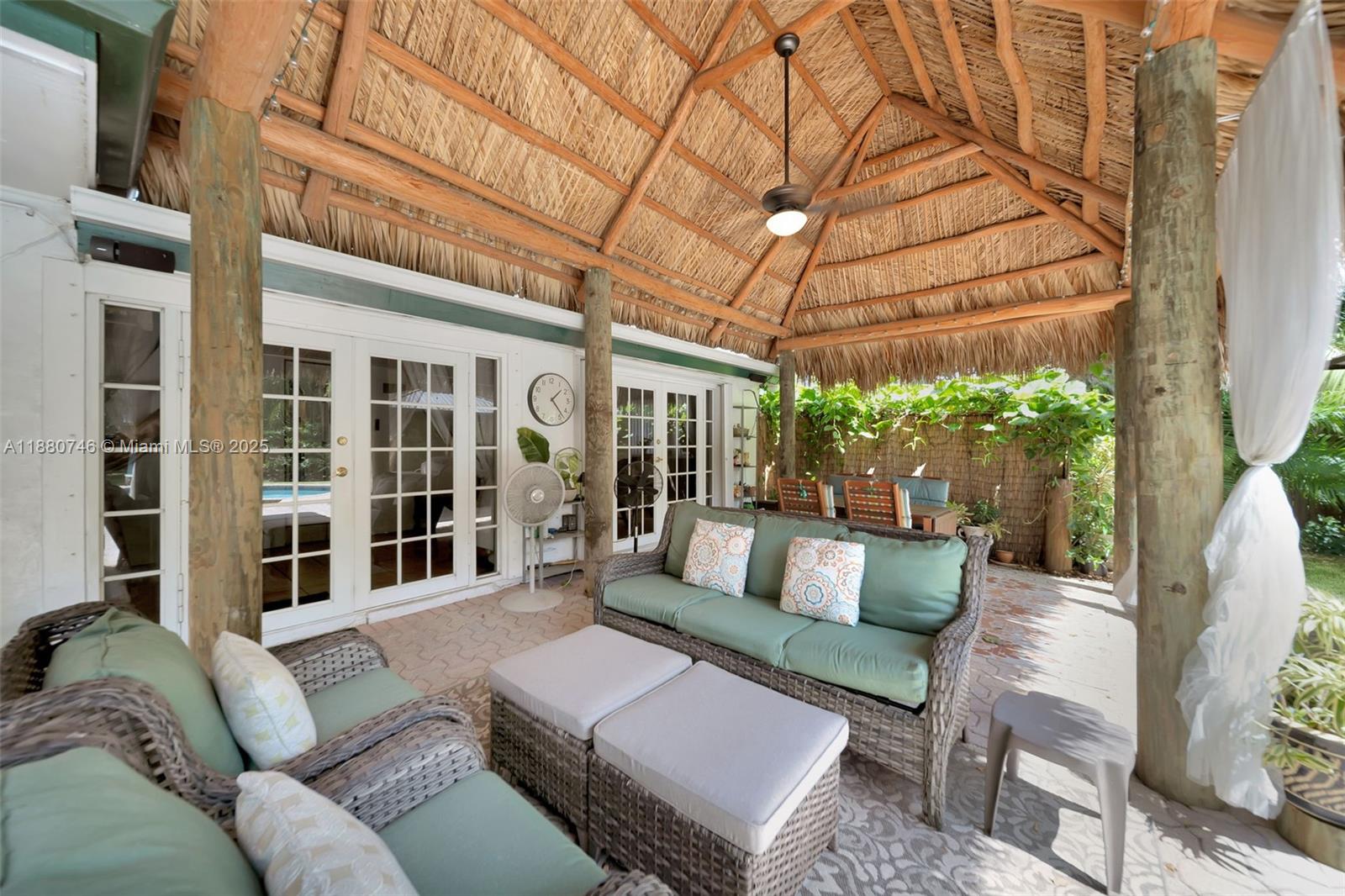 HOLLYWOOD LITTLE RANCHES - Residential