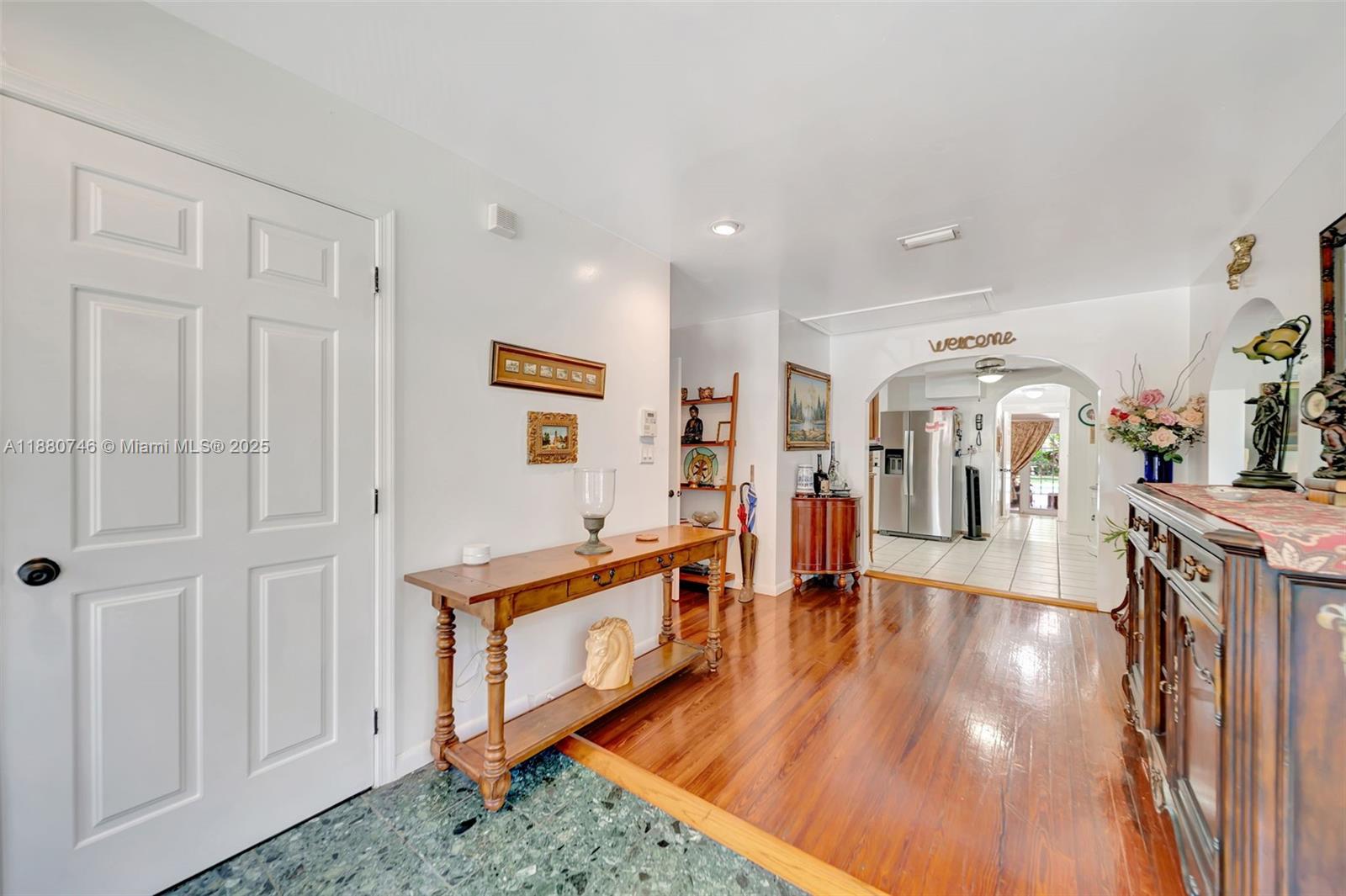 HOLLYWOOD LITTLE RANCHES - Residential