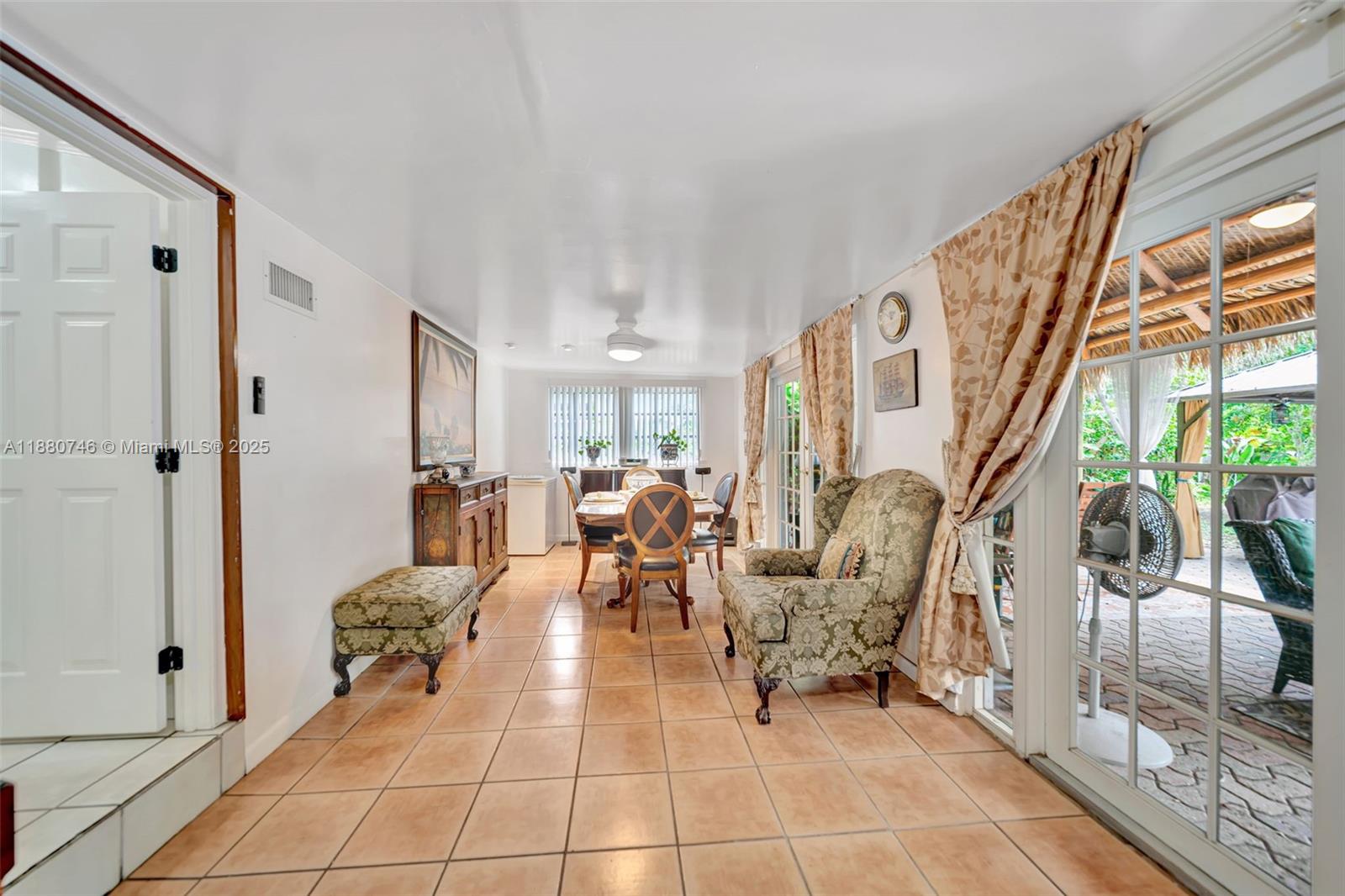 HOLLYWOOD LITTLE RANCHES - Residential