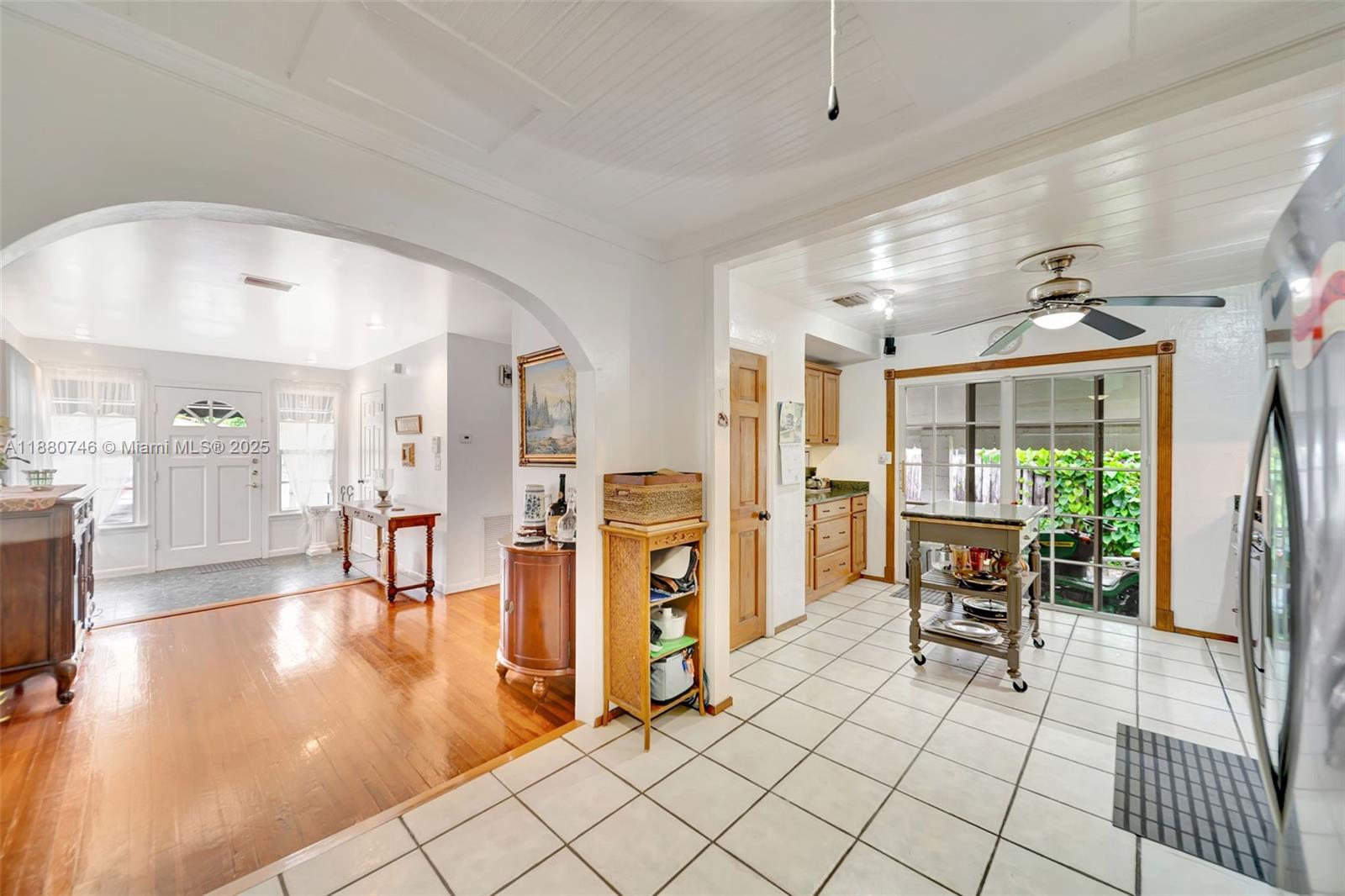 HOLLYWOOD LITTLE RANCHES - Residential