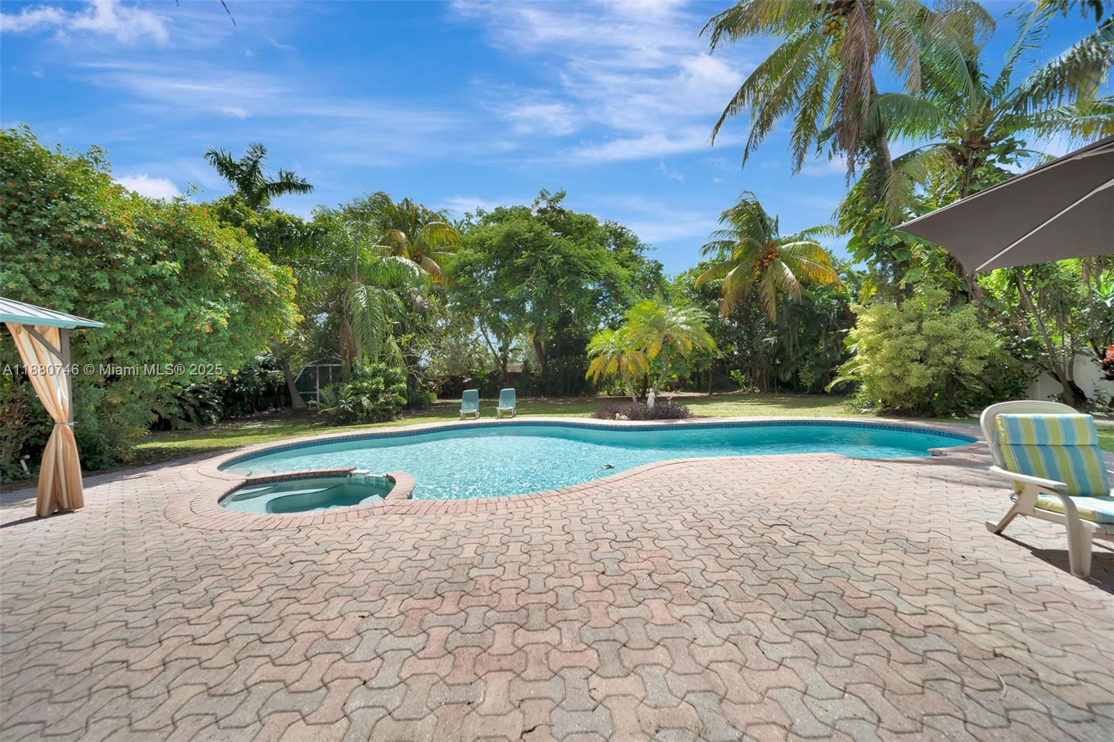 HOLLYWOOD LITTLE RANCHES - Residential