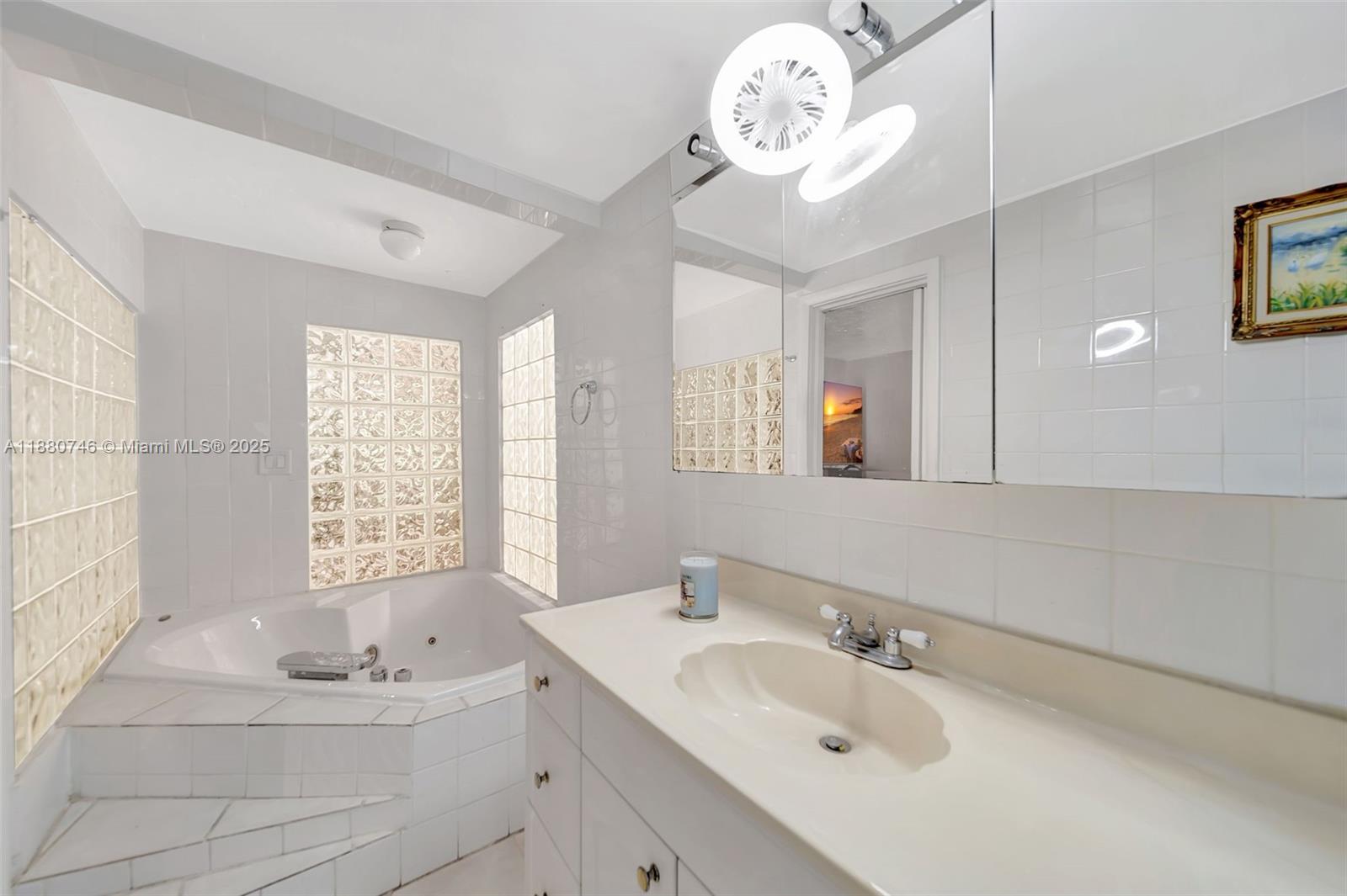 HOLLYWOOD LITTLE RANCHES - Residential