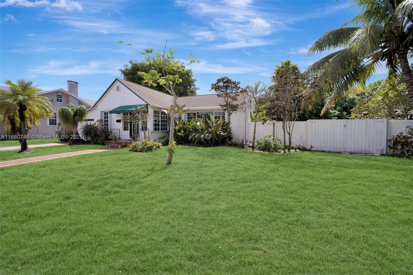 HOLLYWOOD LITTLE RANCHES - Residential