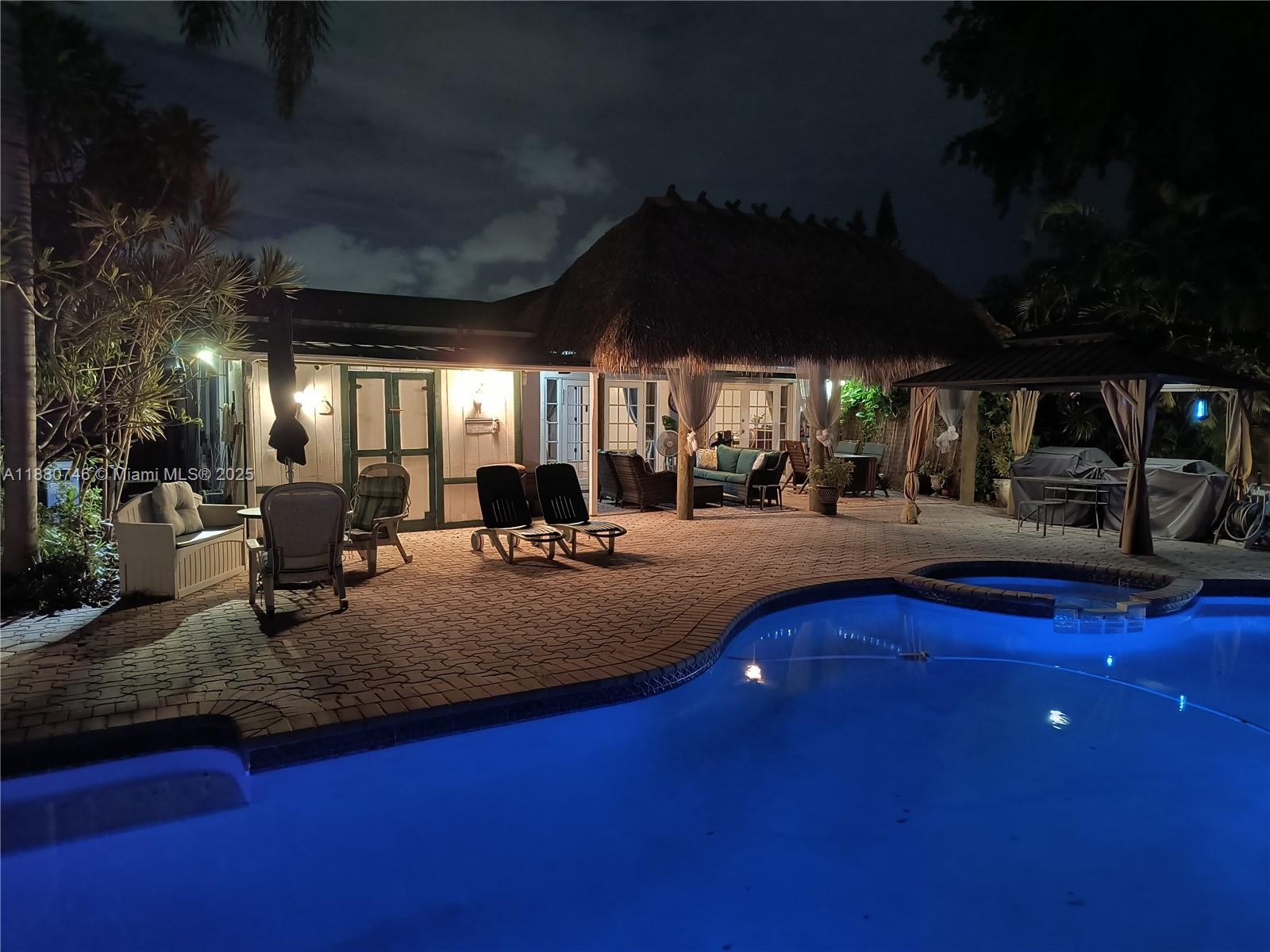 HOLLYWOOD LITTLE RANCHES - Residential