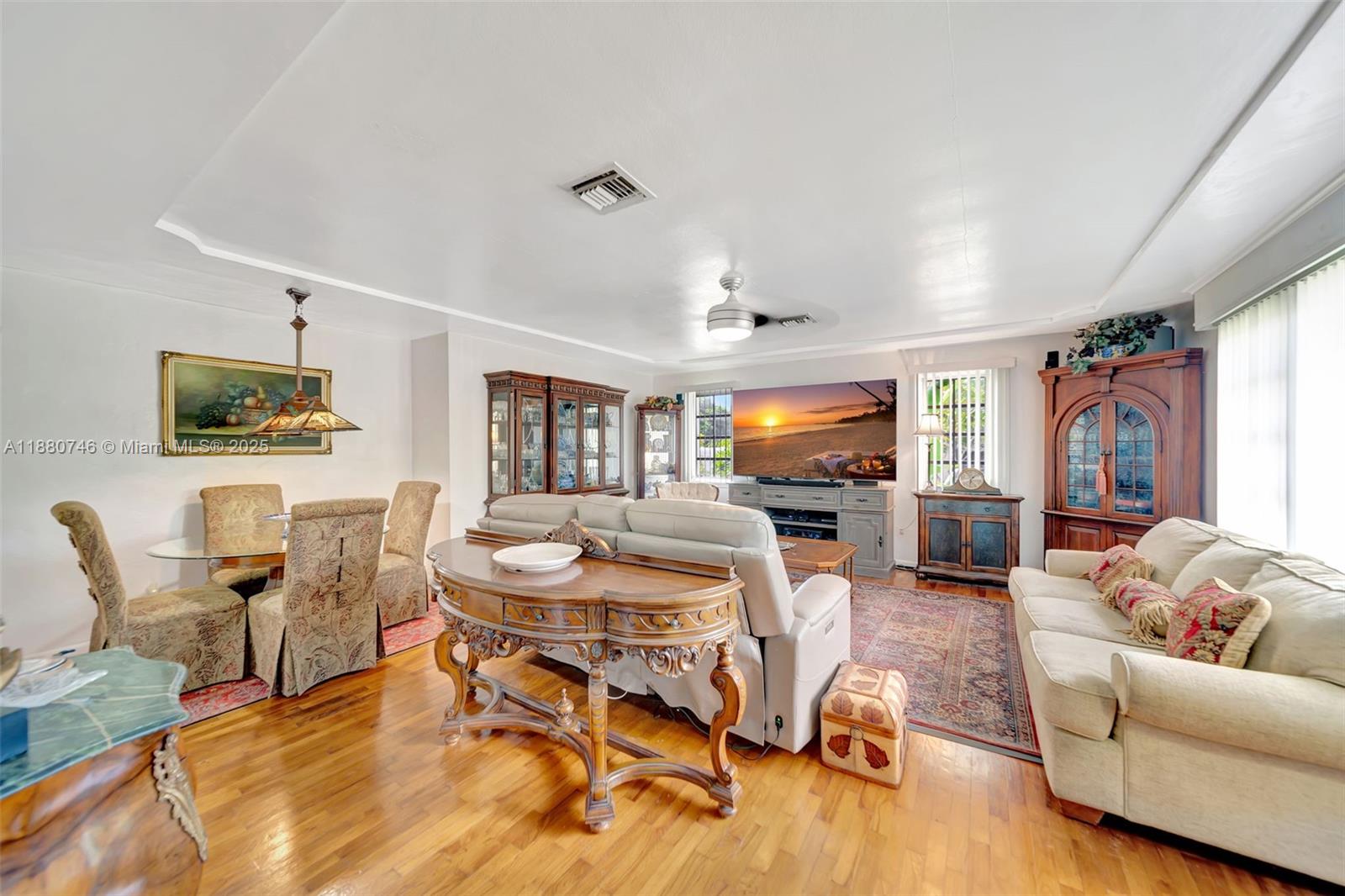 HOLLYWOOD LITTLE RANCHES - Residential