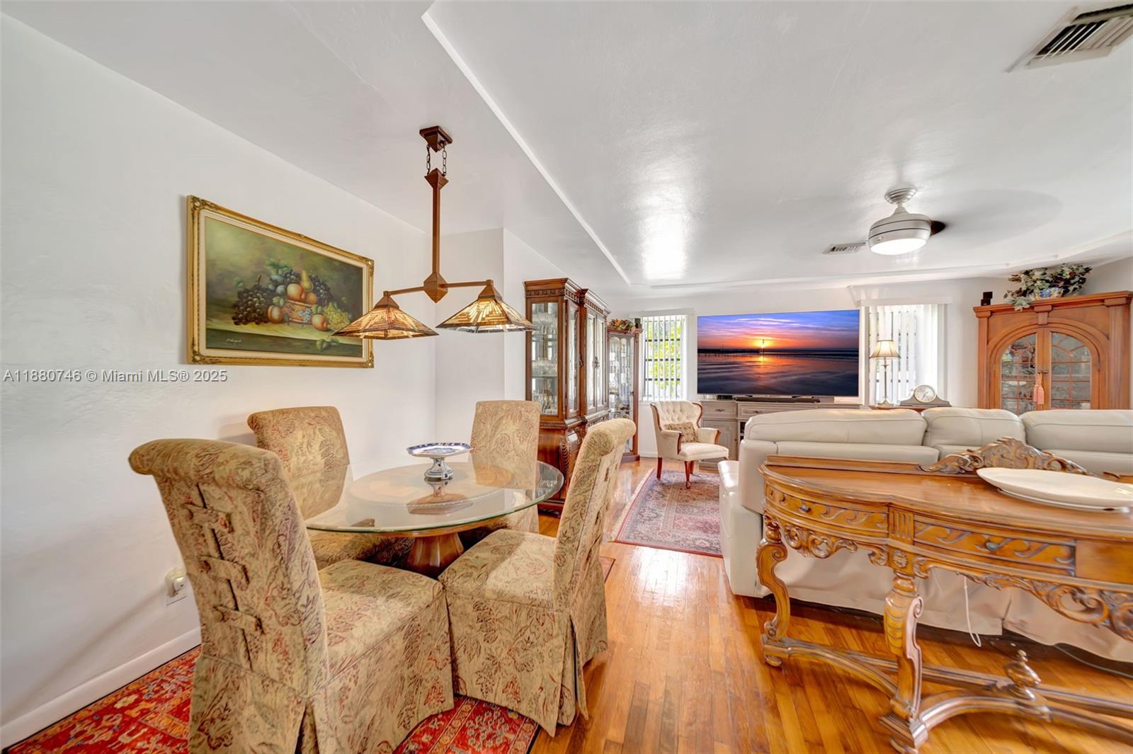 HOLLYWOOD LITTLE RANCHES - Residential