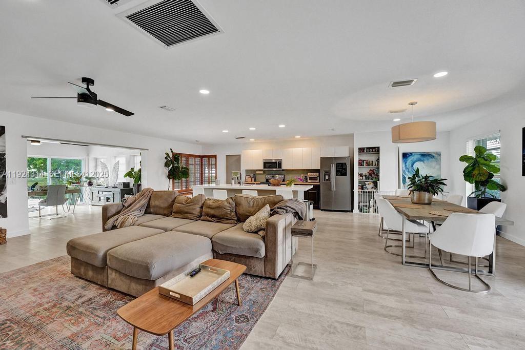 PGA NATIONAL GOLF CLUB ES - Residential Lease