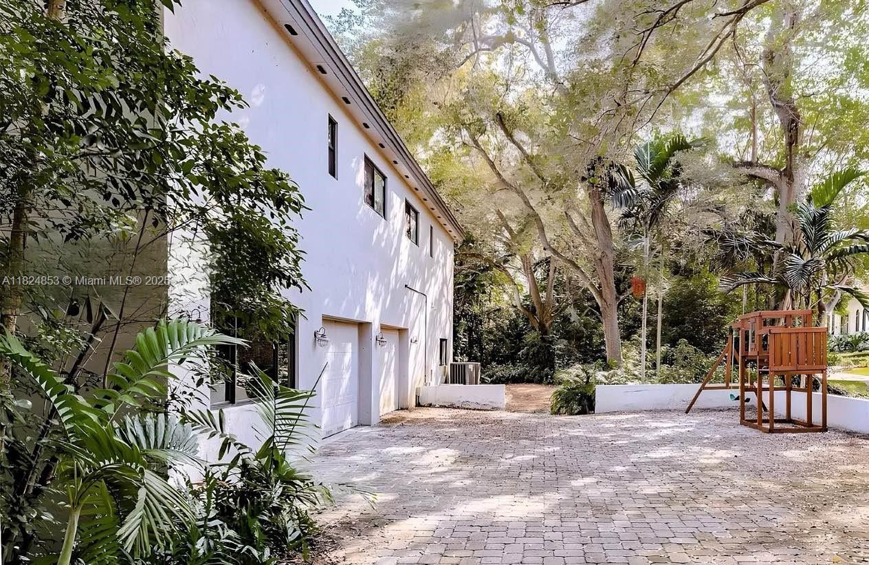 11300 SW 94th Ave, Miami, FL, 33176/$2,395,000 1 11300 SW 94th Ave