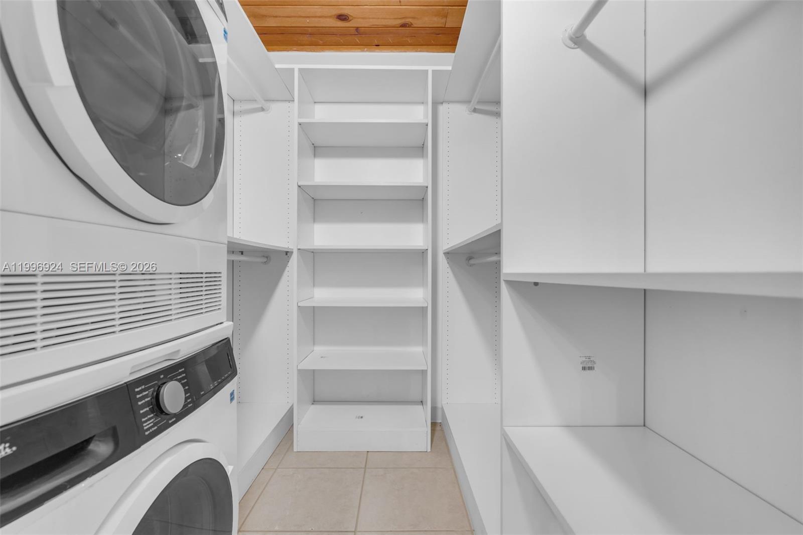 MIAMI LAKES WINDMILL GATE - Residential