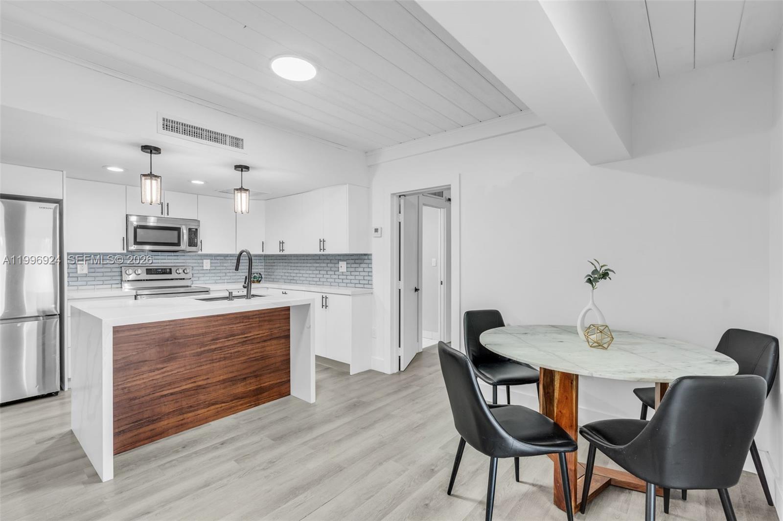 MIAMI LAKES WINDMILL GATE - Residential