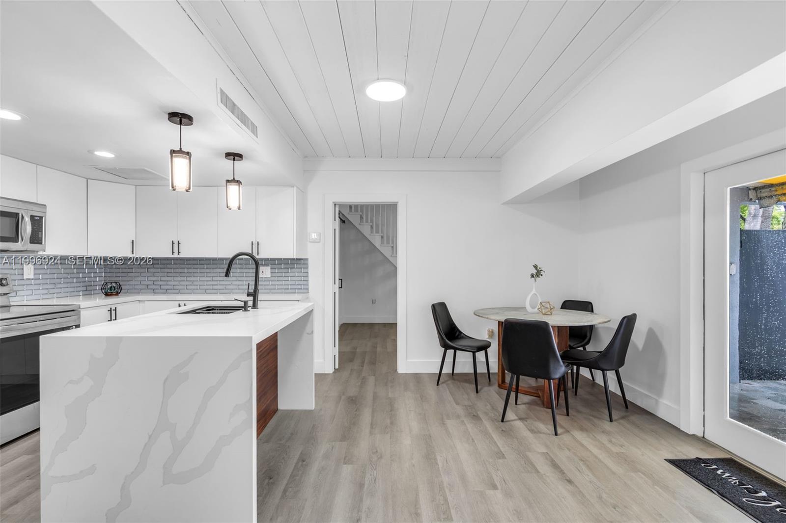 MIAMI LAKES WINDMILL GATE - Residential