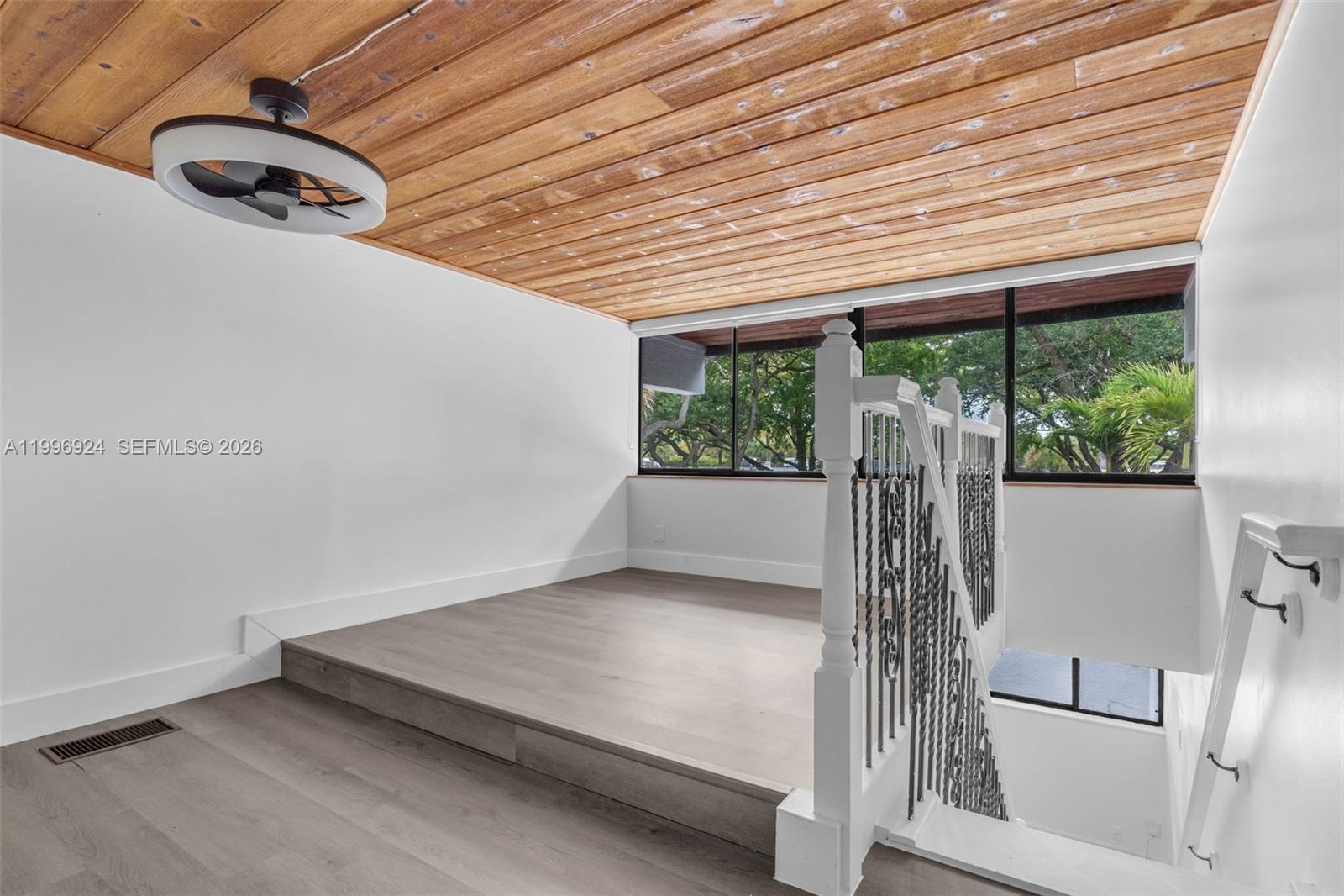 MIAMI LAKES WINDMILL GATE - Residential