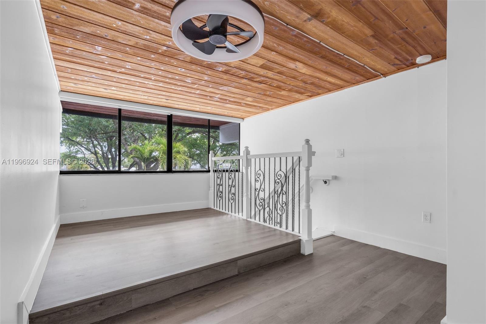 MIAMI LAKES WINDMILL GATE - Residential