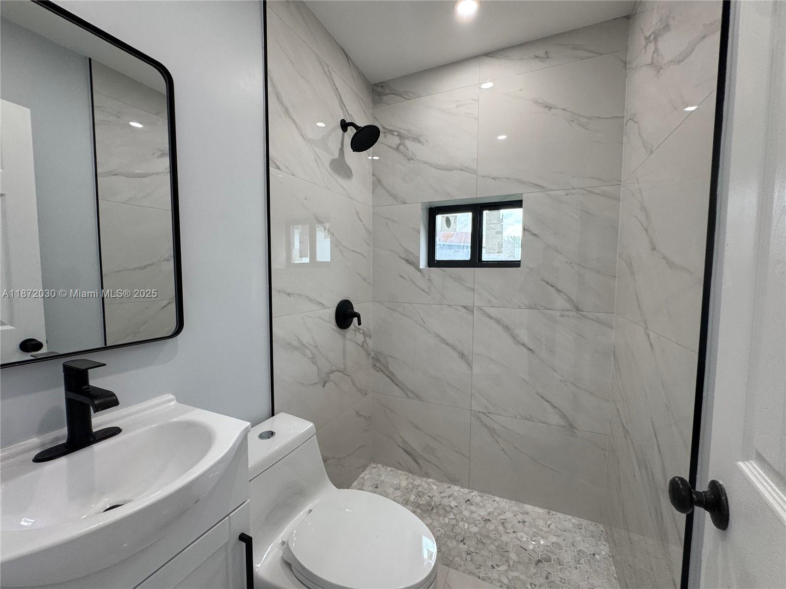 CARL BYOIR - Residential Lease