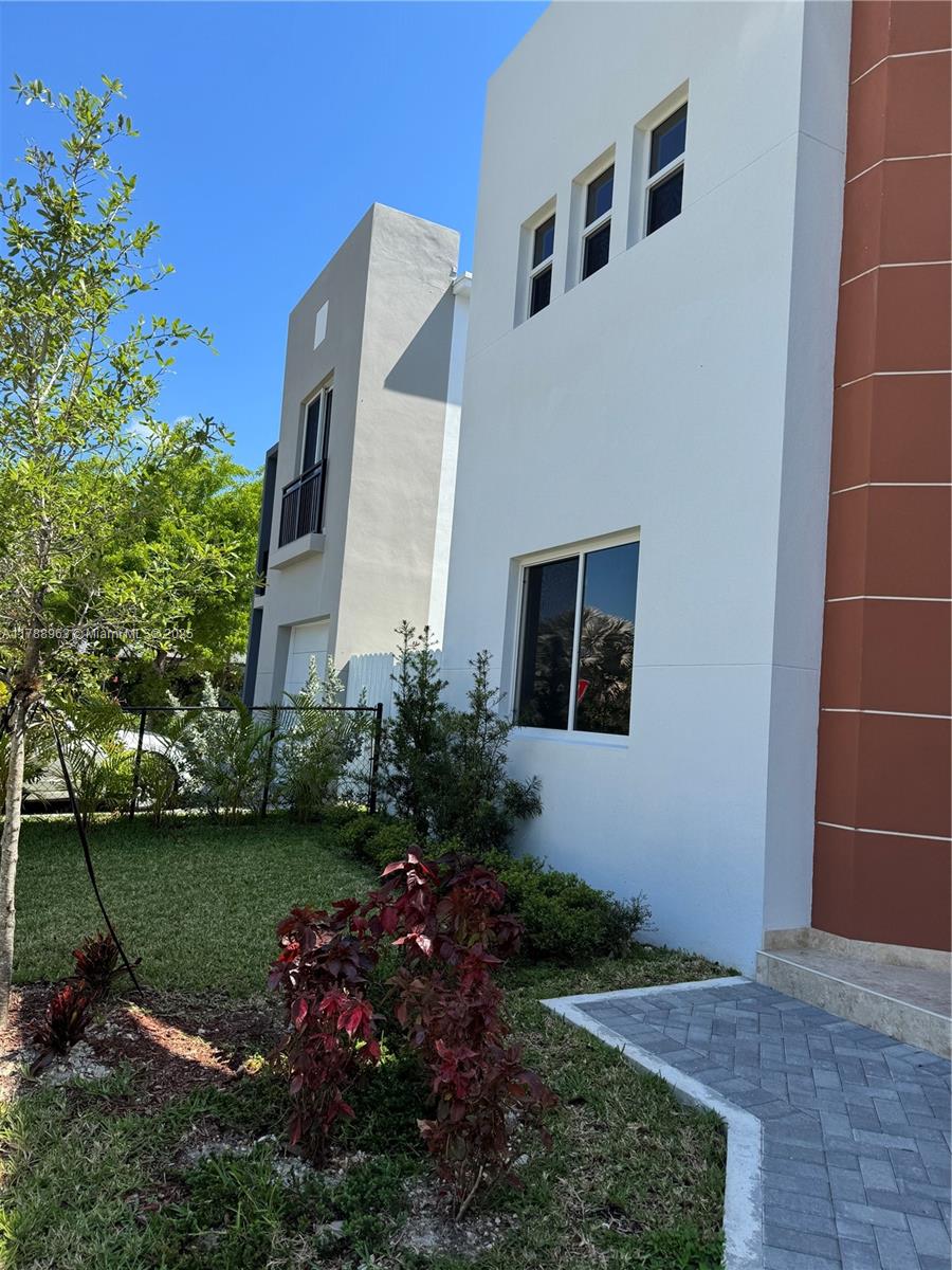 BRICKELL ESTATES - Residential