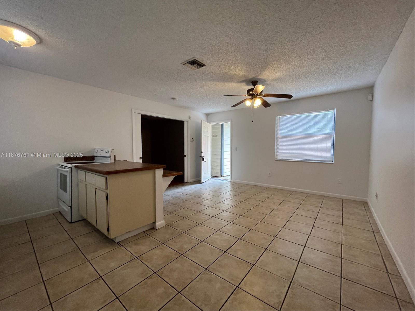 Spacious 1-Bedroom Villa with Private Fenced Patios
1BR/1BA villa offering plenty of privacy with fenced-in patios at both the front and back. Features tile and laminate flooring throughout, plus in-unit washer & dryer.
One pet up to 25 lbs. allowed ($250 non-refundable fee; restrictions apply
Tenant is responsible utilities, including water/sewer
1 parking space available.
HOA approval required (up to 30 days)
Move-in with first month, last month, and one month security deposit
A cozy home in a great location—perfect for comfortable Florida living!