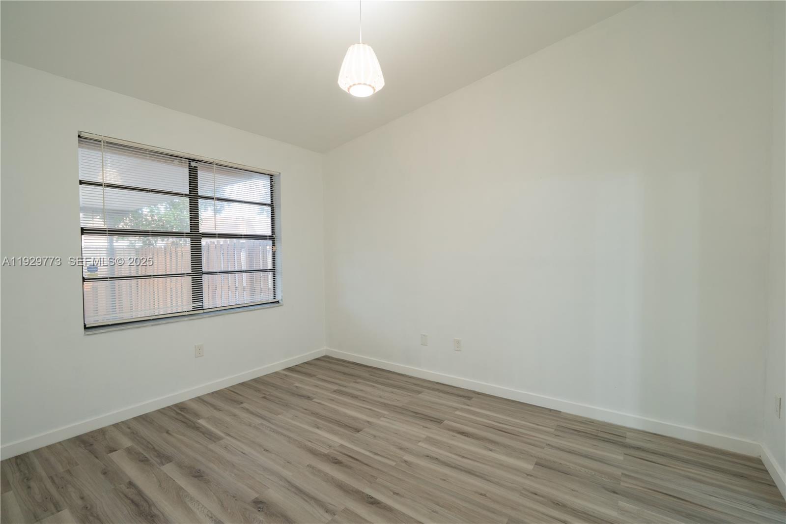 COUNTRY LAKE MANORS TOWNH - Residential